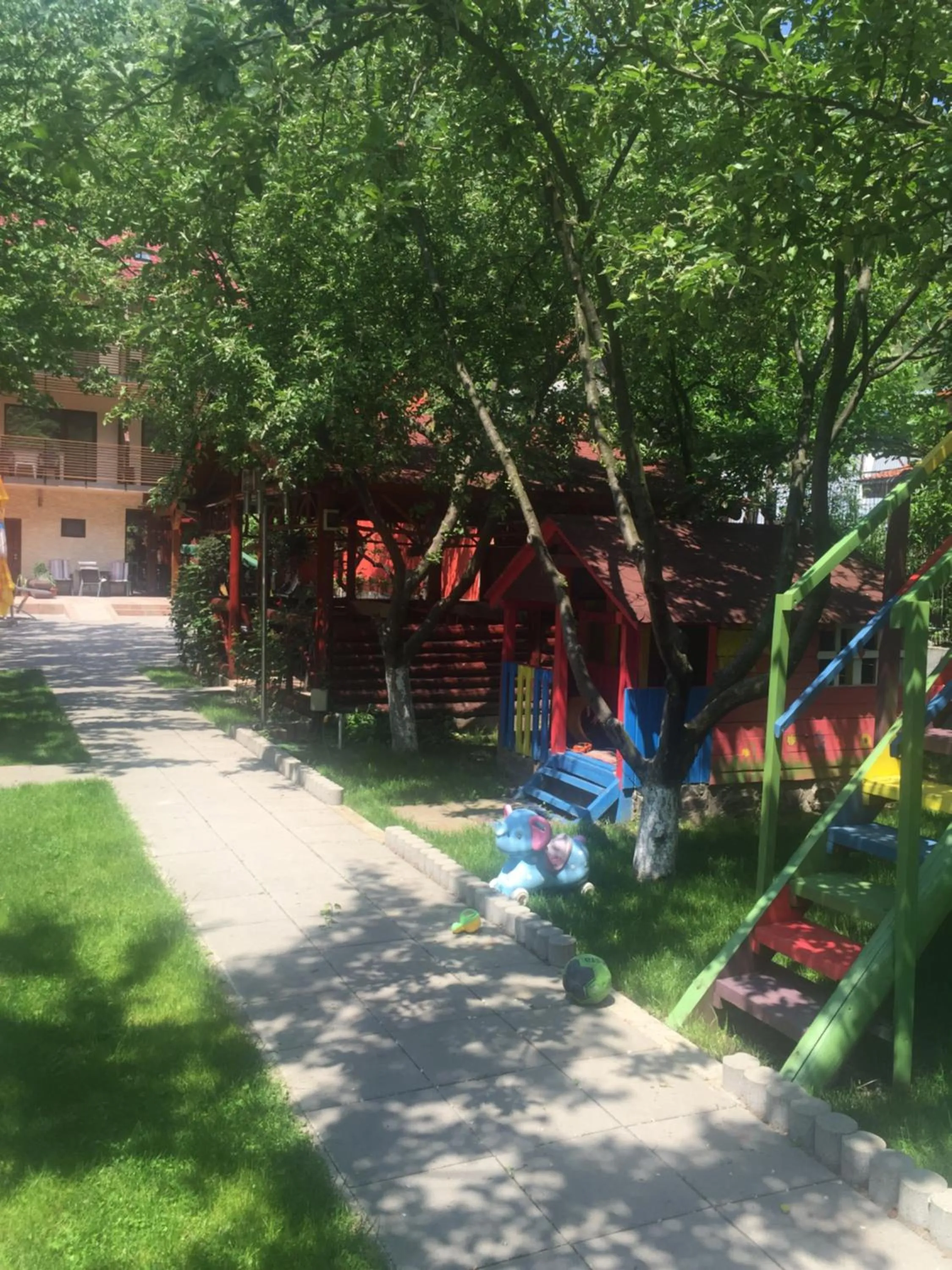 Garden in Pensiunea JOJO2