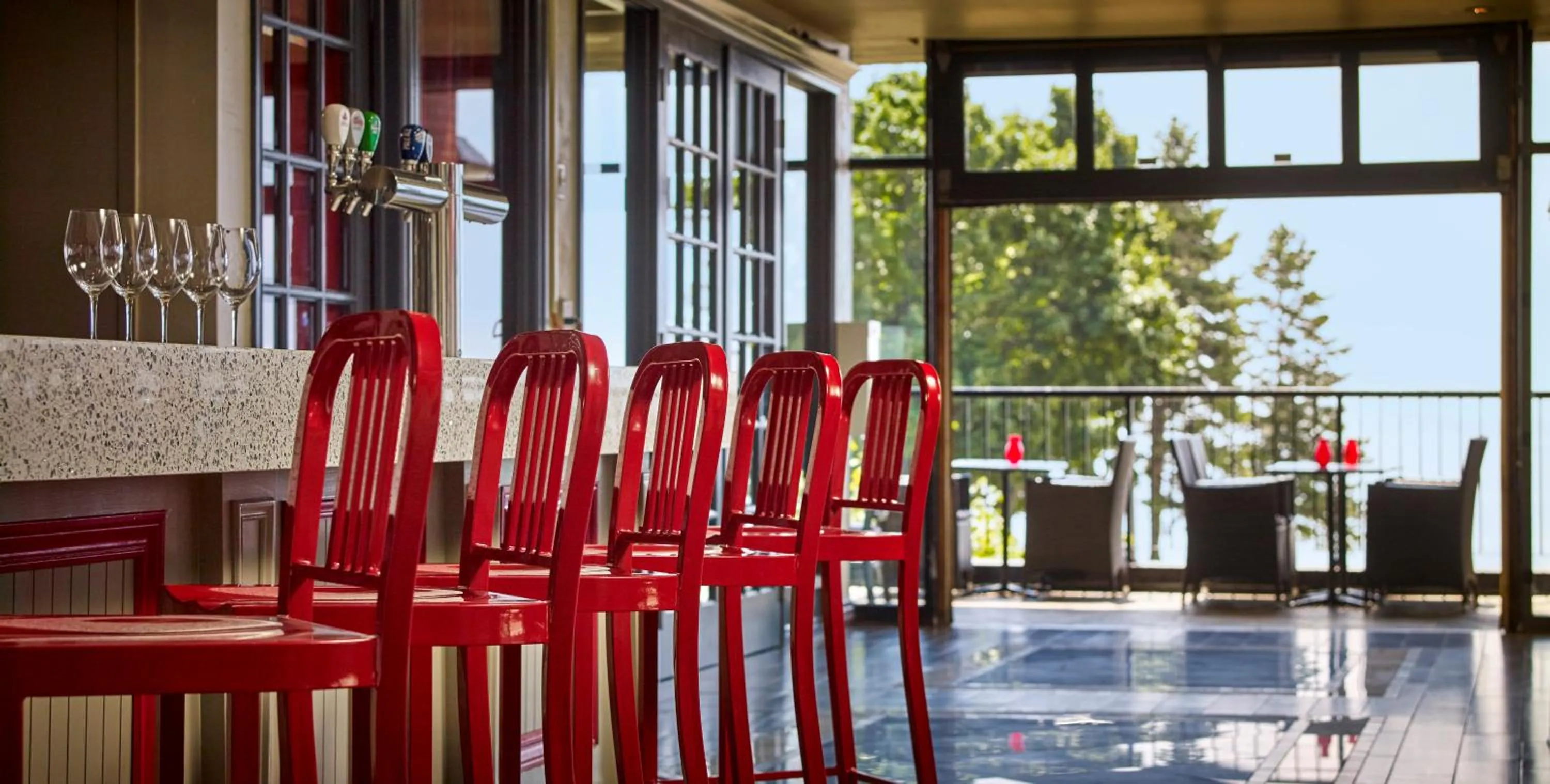 Restaurant/places to eat in Waterfront Hotel Downtown Burlington