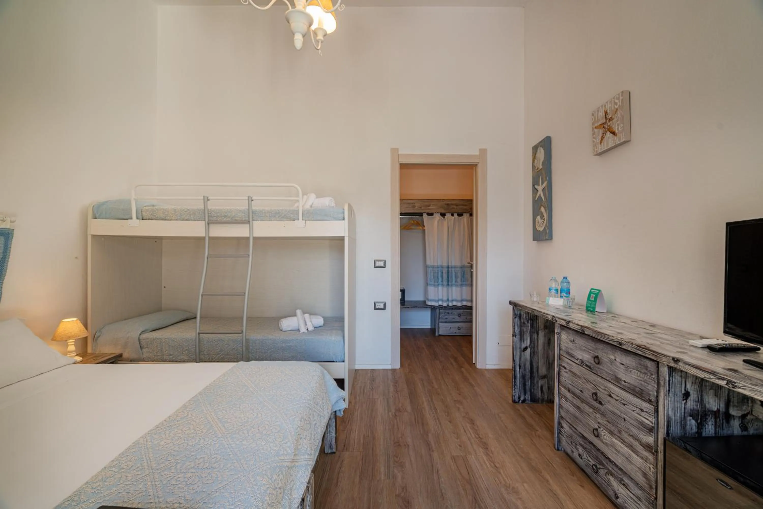 Photo of the whole room, Bed in Club Esse Sporting