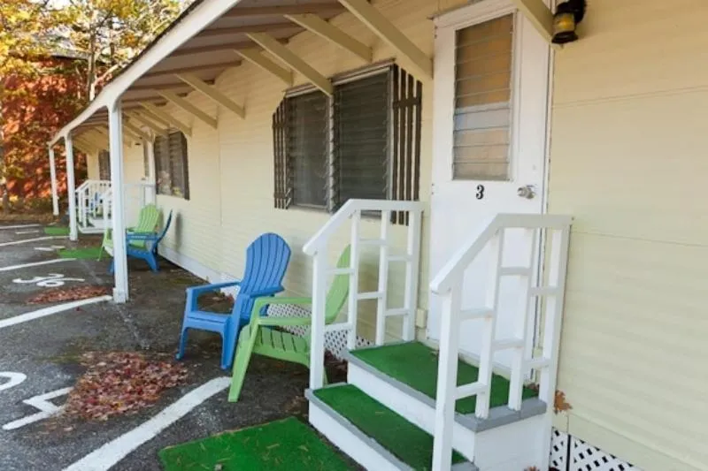 Facade/entrance in Robbins Motel