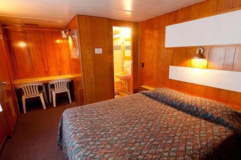 Bedroom, Bed in Robbins Motel