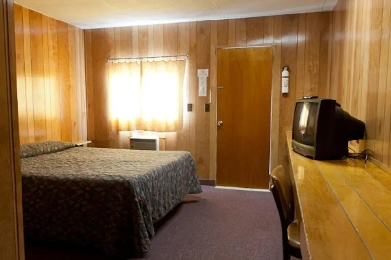 Bedroom, Bed in Robbins Motel