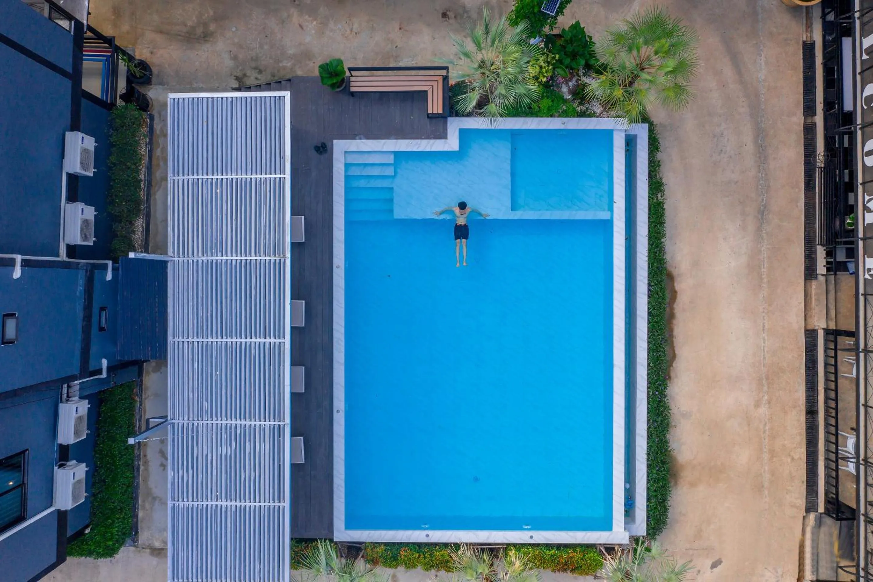 Pool view in Natthapon Resort Kaeng Kachan