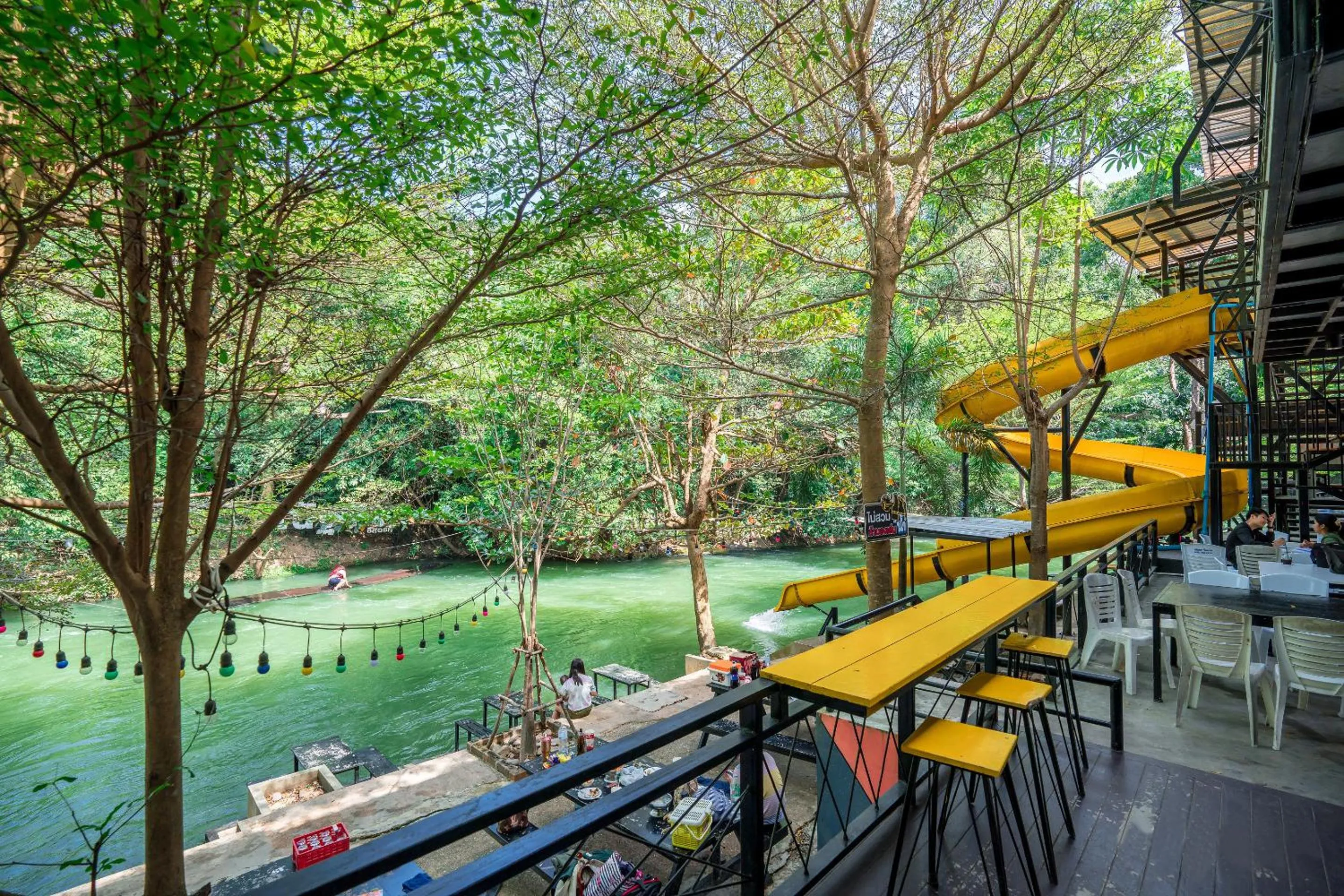 Restaurant/places to eat in Natthapon Resort Kaeng Kachan