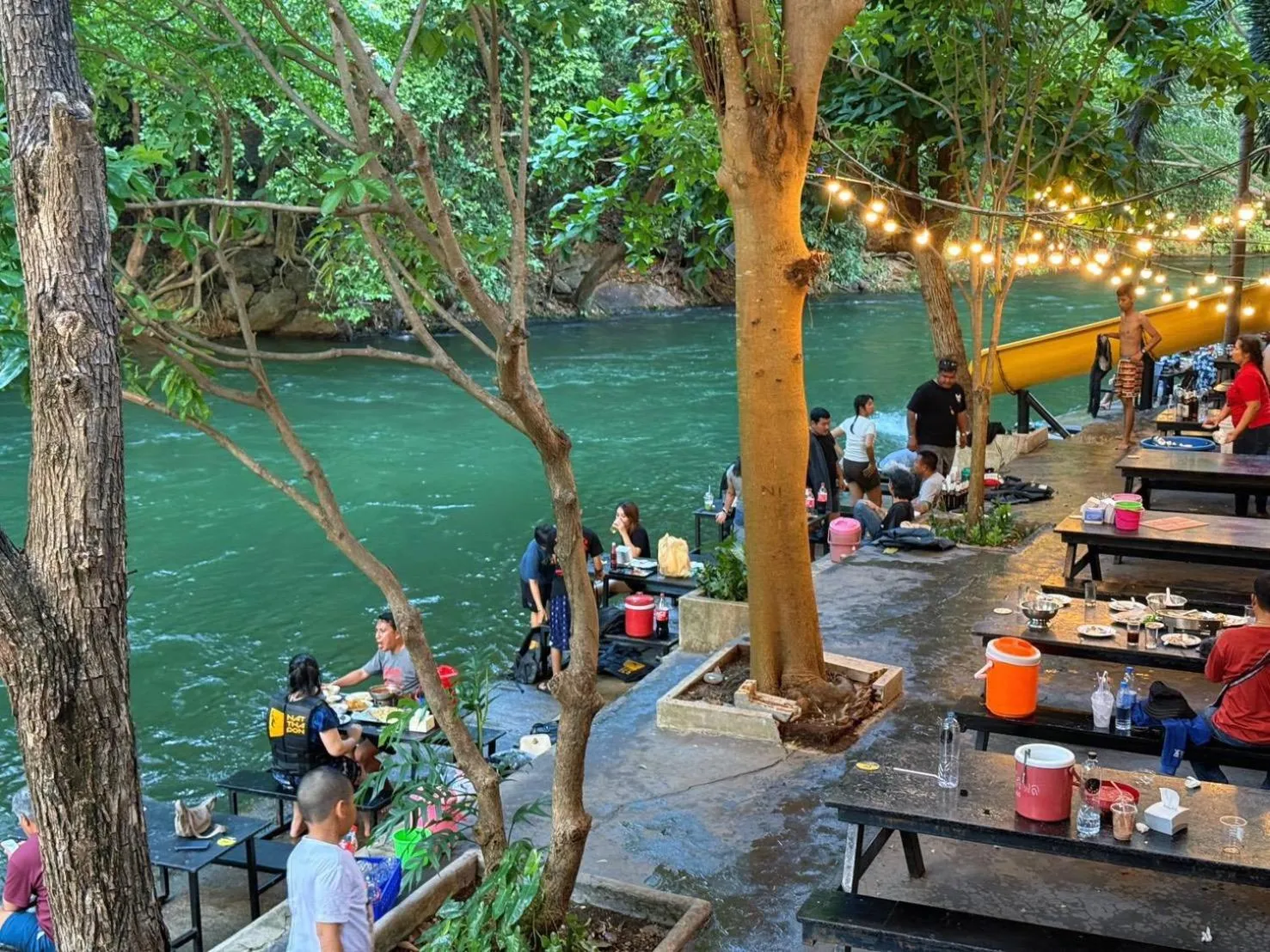 Restaurant/places to eat in Natthapon Resort Kaeng Kachan