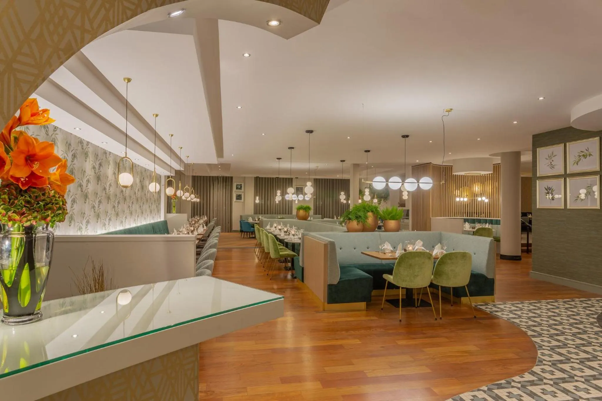 Restaurant/places to eat in Crowne Plaza Dublin Airport by IHG