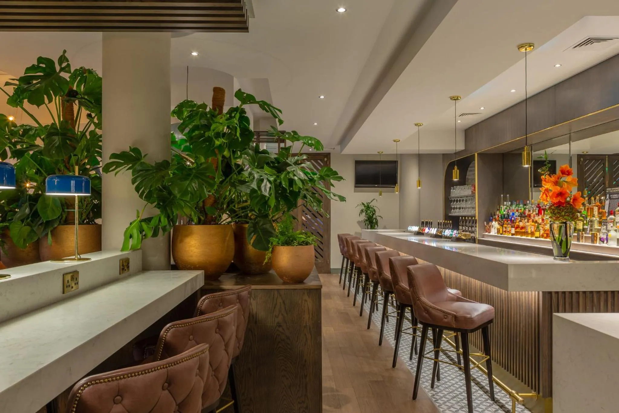 Lounge or bar in Crowne Plaza Dublin Airport by IHG