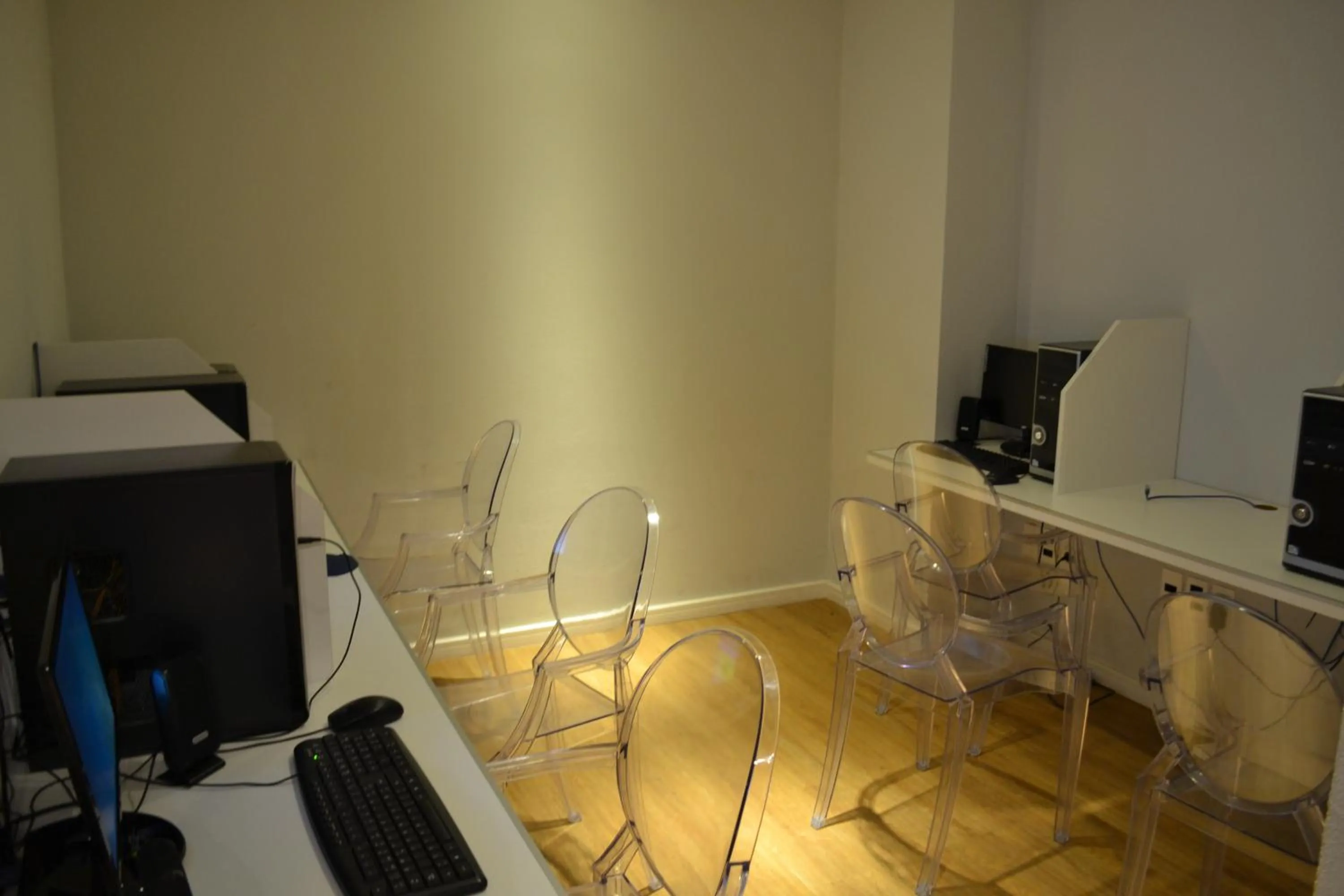 Communal lounge/ TV room in Arenas del Mar Apartments