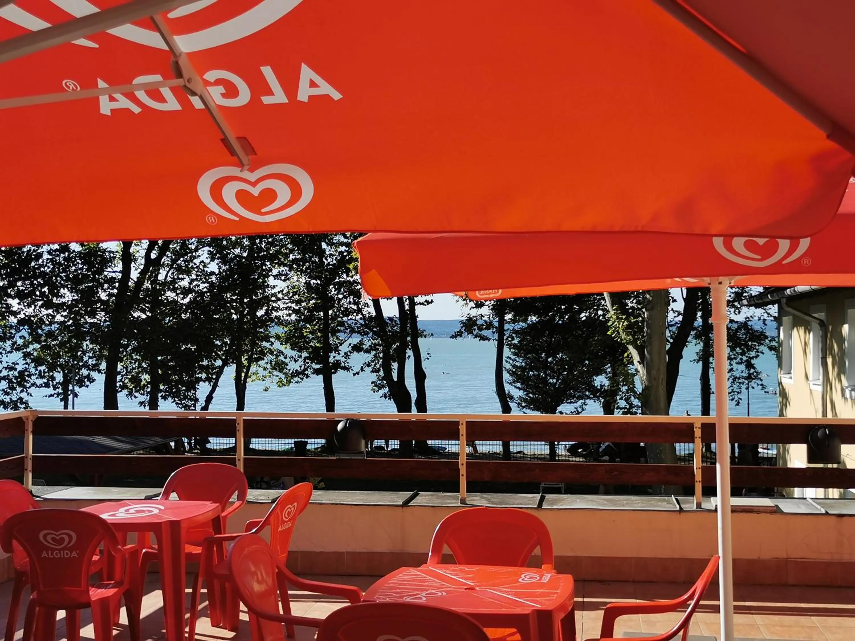 Restaurant/places to eat in BF Hotel