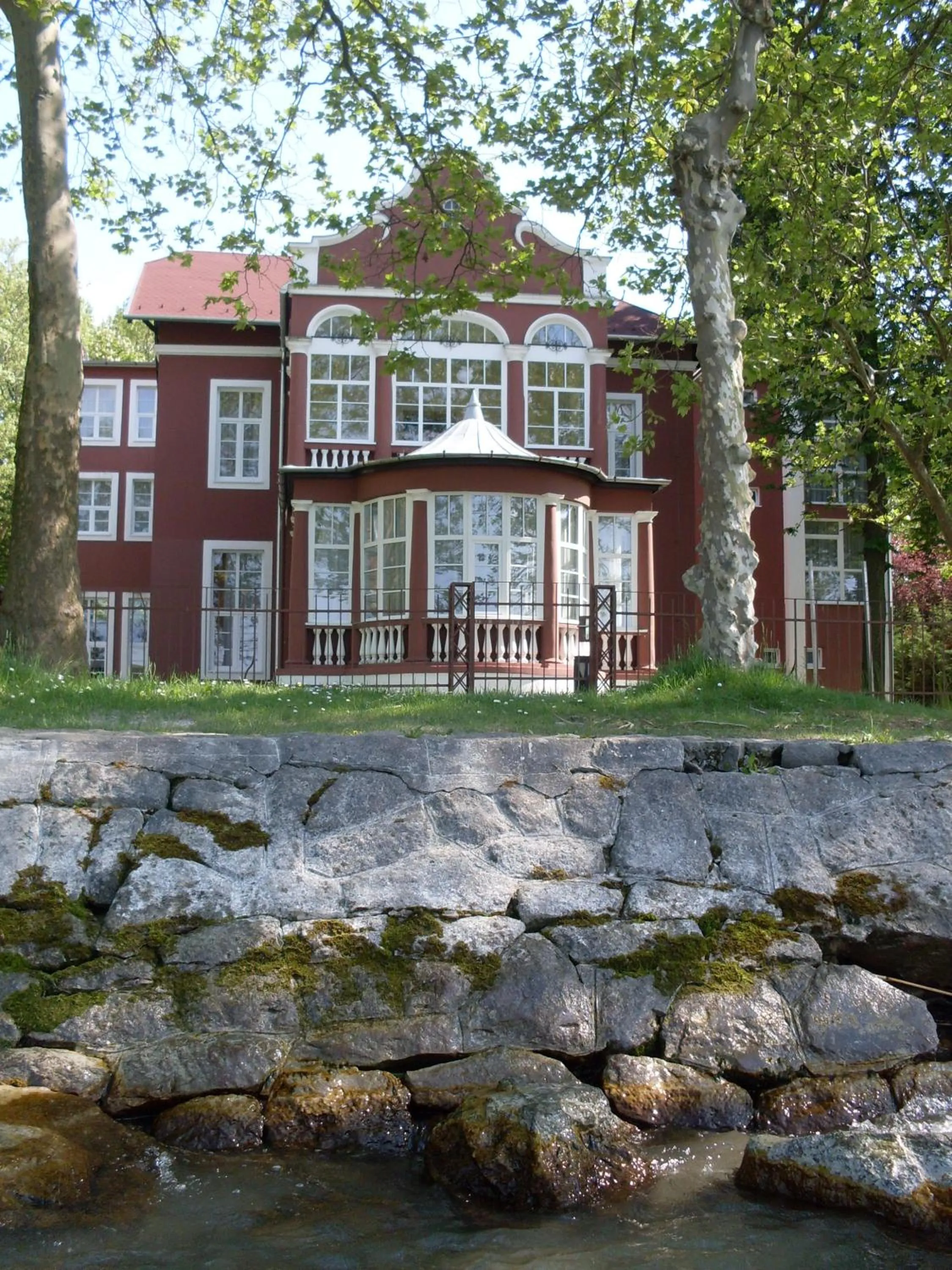 Property building in BF Hotel