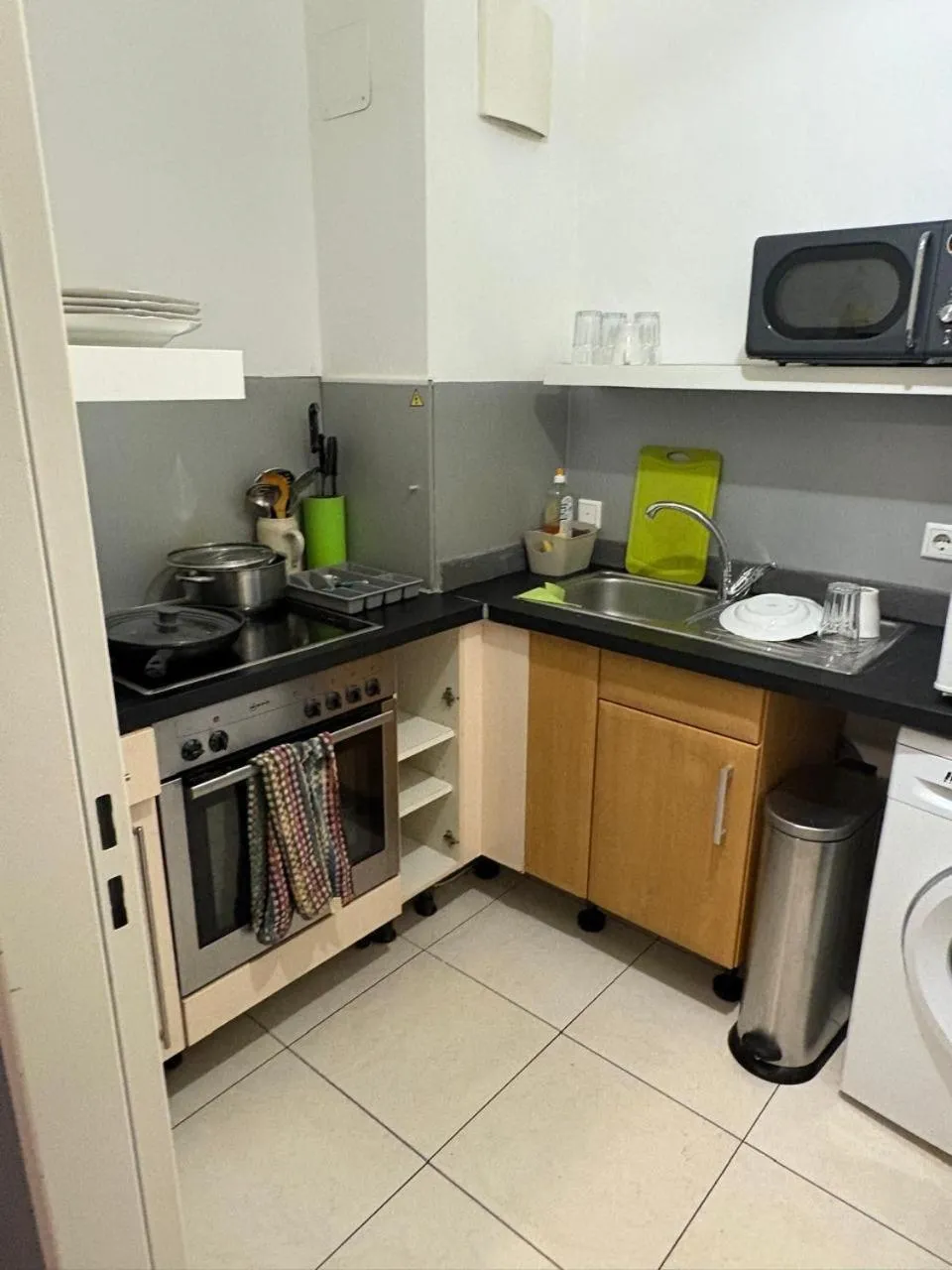 Kitchen or kitchenette in Baynunah Suites Aparthotel