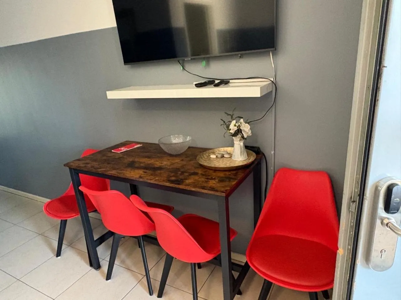 TV and multimedia in Baynunah Suites Aparthotel