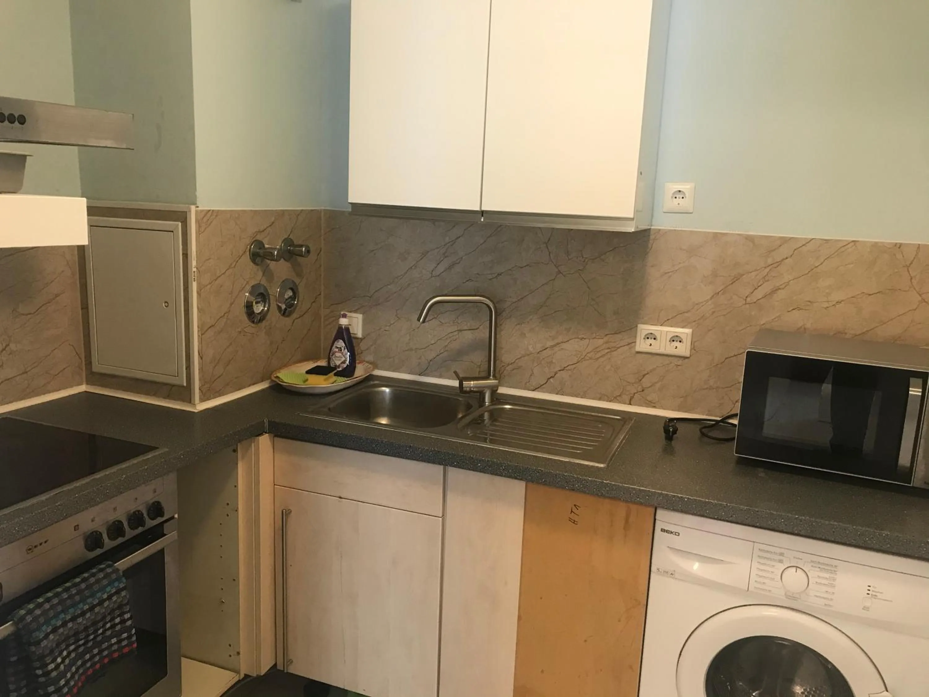 Kitchen or kitchenette in Baynunah Suites Aparthotel