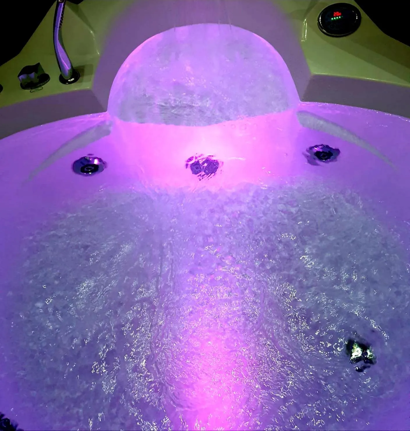 Hot Tub in Il Mare Di Roma Luxury