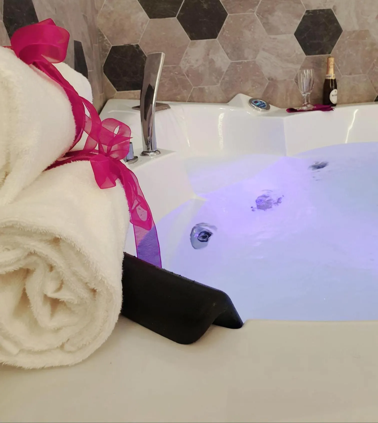 Hot Tub in Il Mare Di Roma Luxury