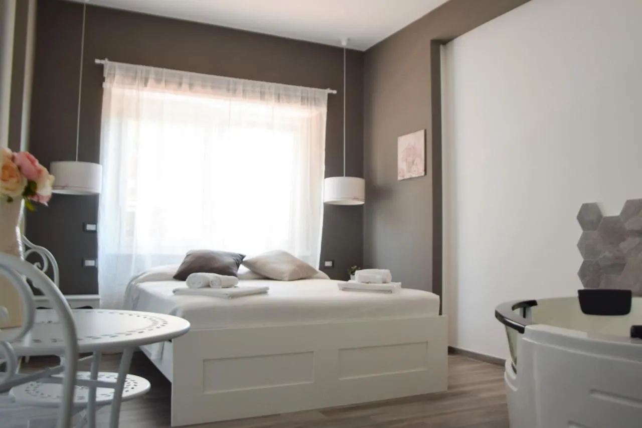 Photo of the whole room, Bed in Il Mare Di Roma Luxury