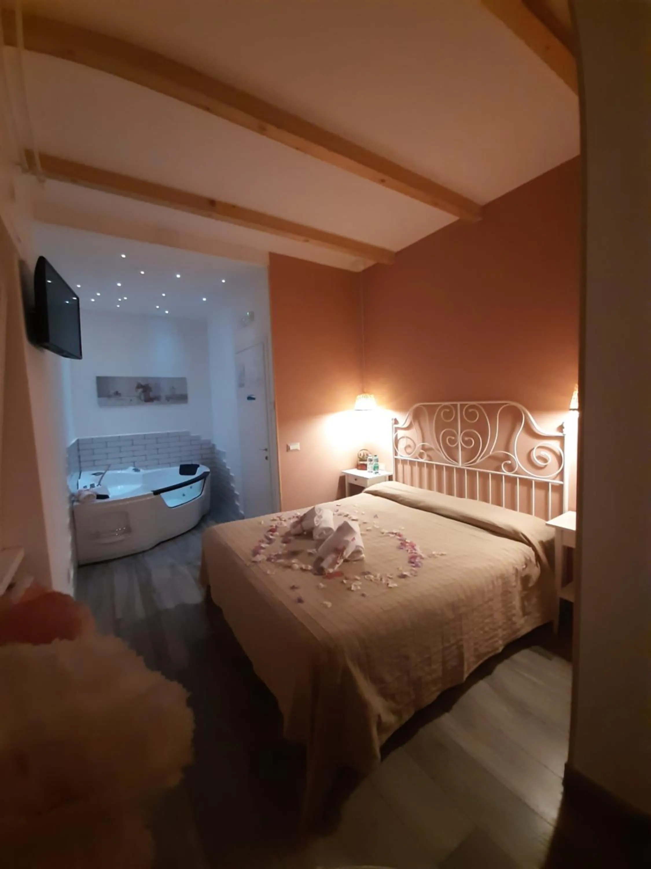 Bedroom, Bed in Il Mare Di Roma Luxury