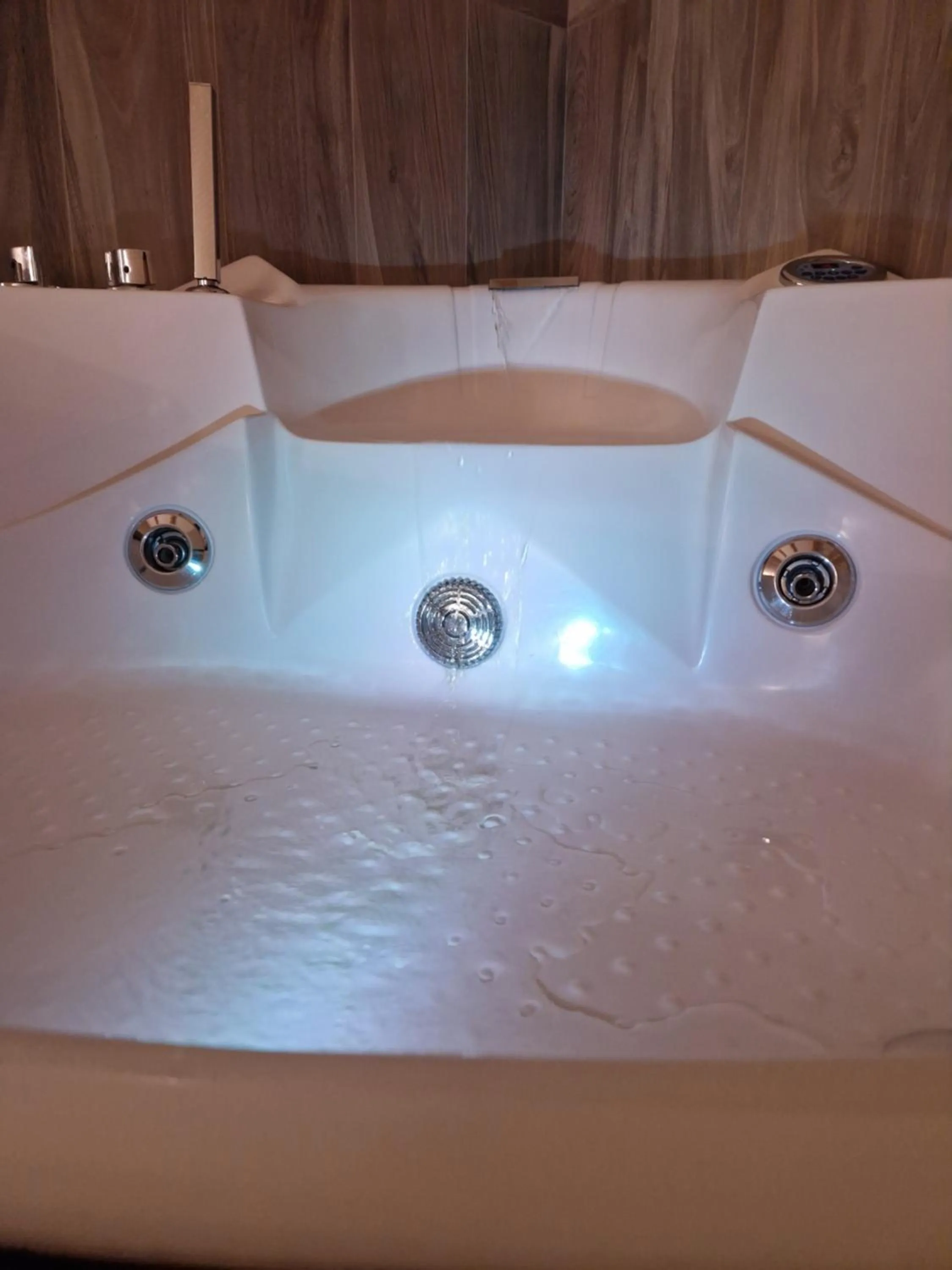 Hot Tub in Il Mare Di Roma Luxury