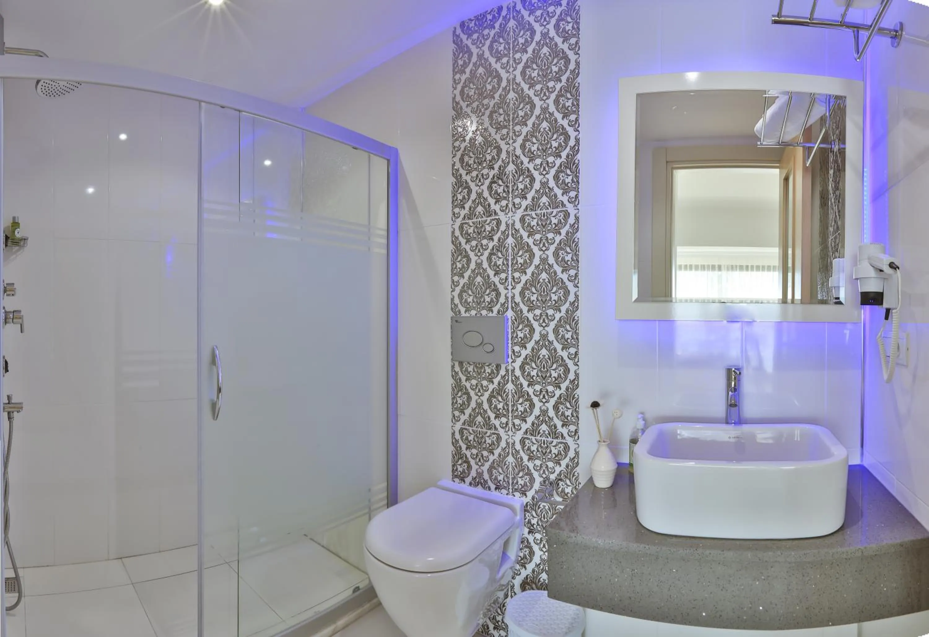 Shower in Hamarat Otel