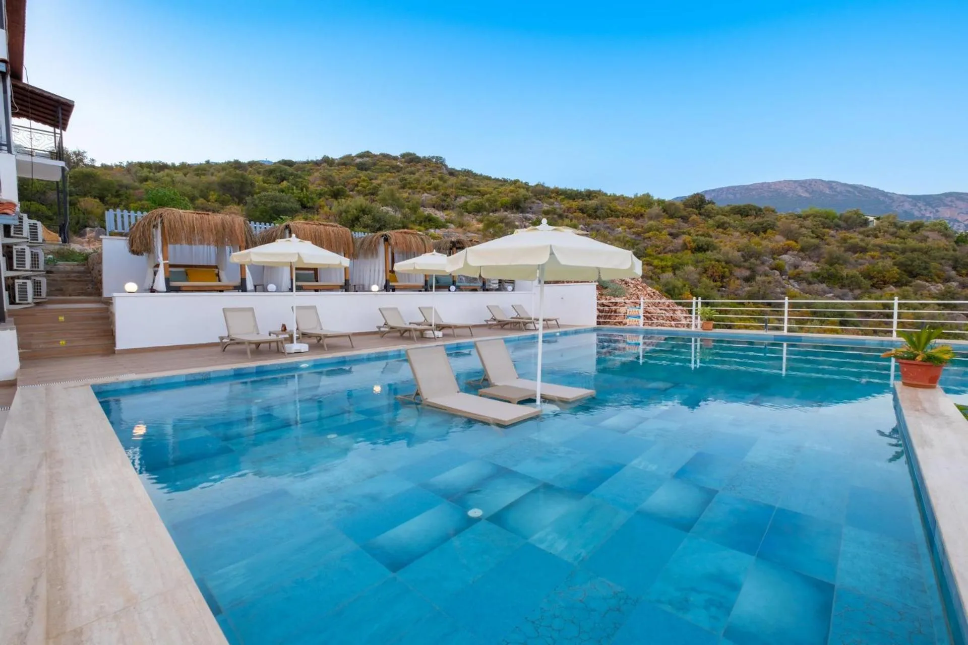 Swimming pool in Hamarat Otel