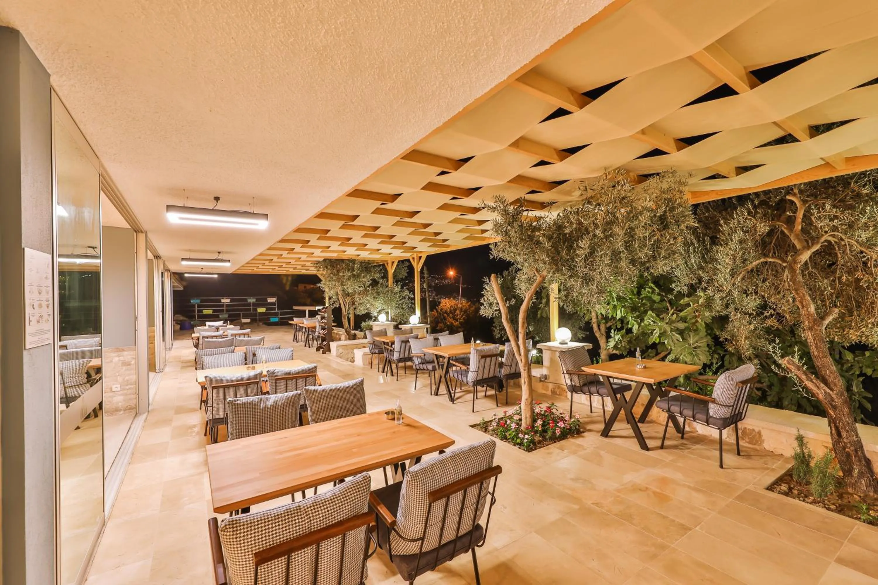 Restaurant/places to eat in Hamarat Otel