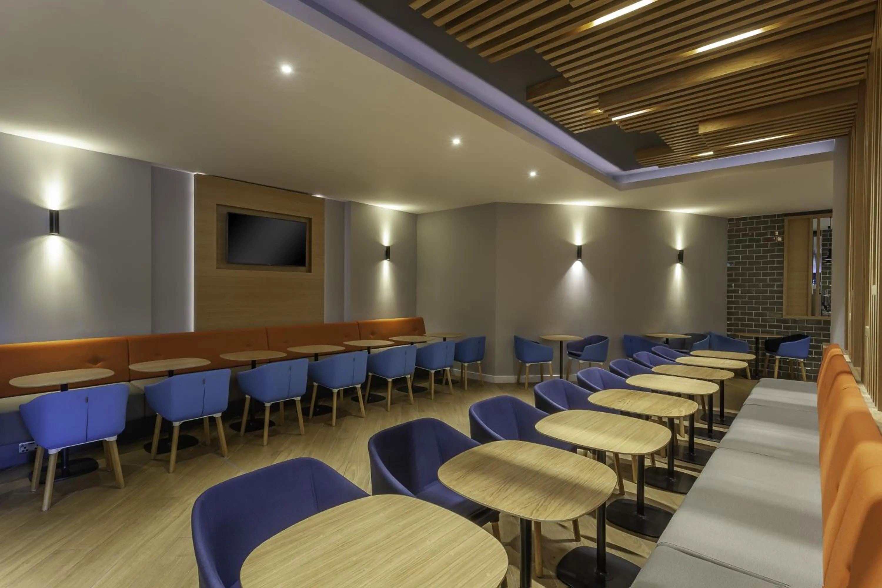 Restaurant/places to eat in Holiday Inn Express Dublin-Airport by IHG