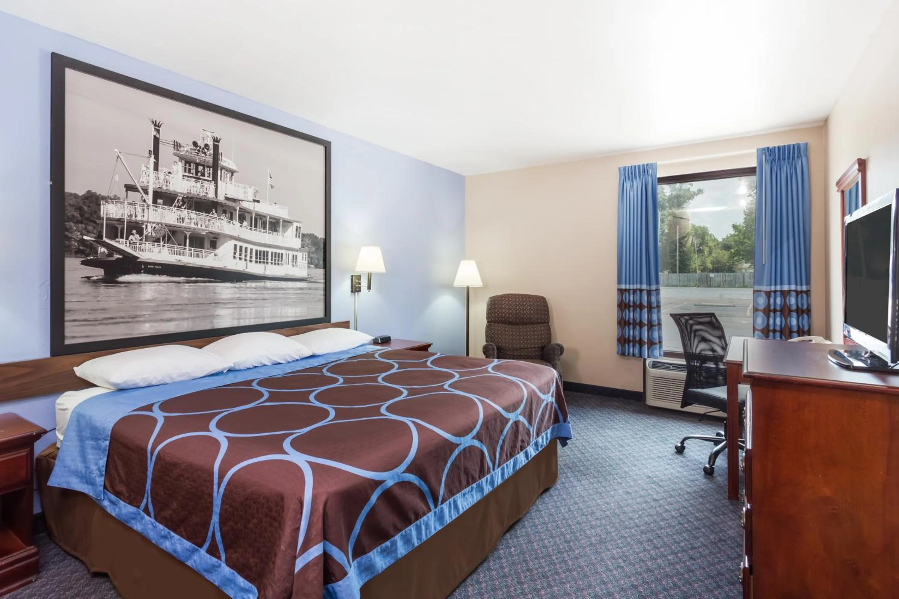 Photo of the whole room in Super 8 by Wyndham Indianola