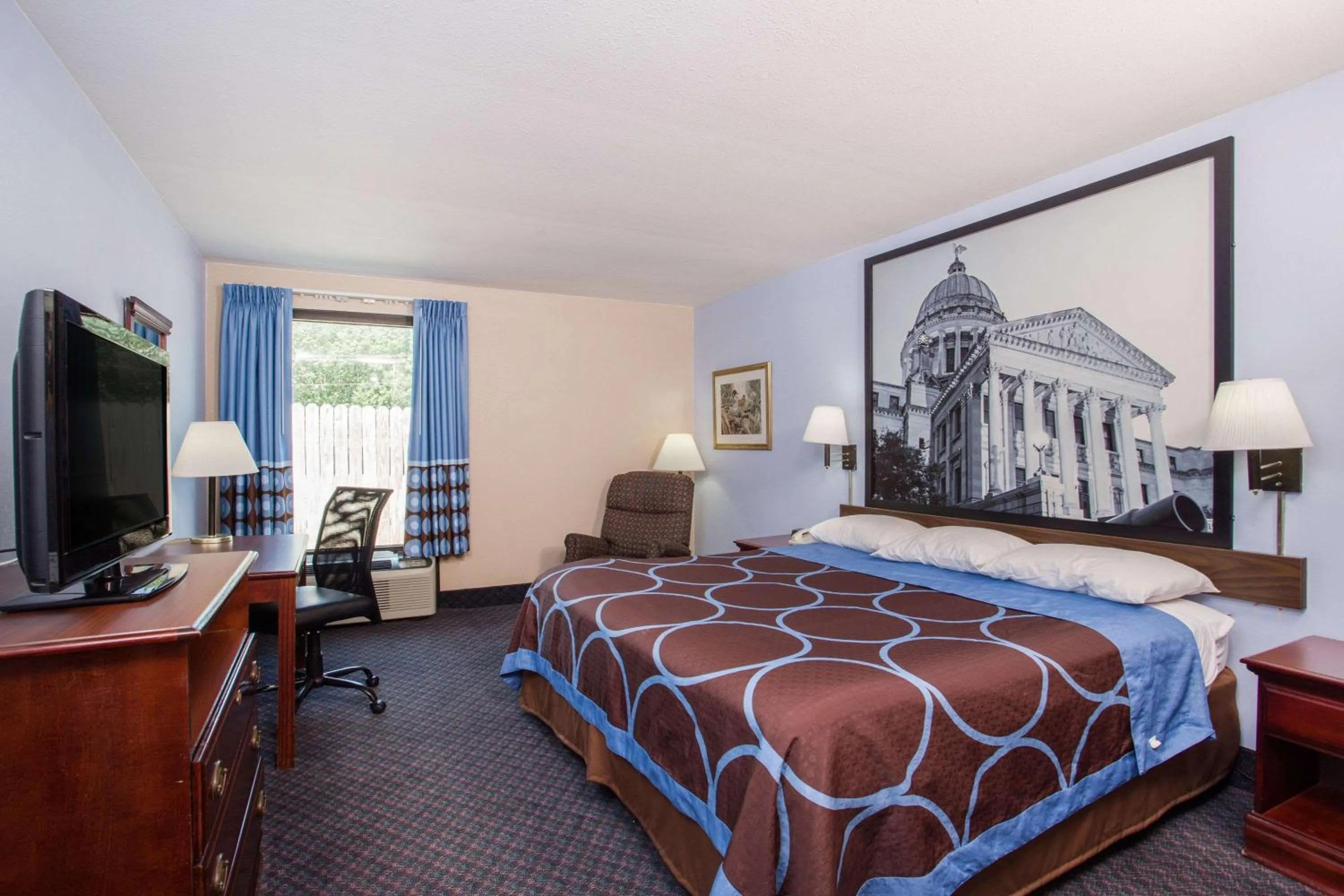 Photo of the whole room in Super 8 by Wyndham Indianola