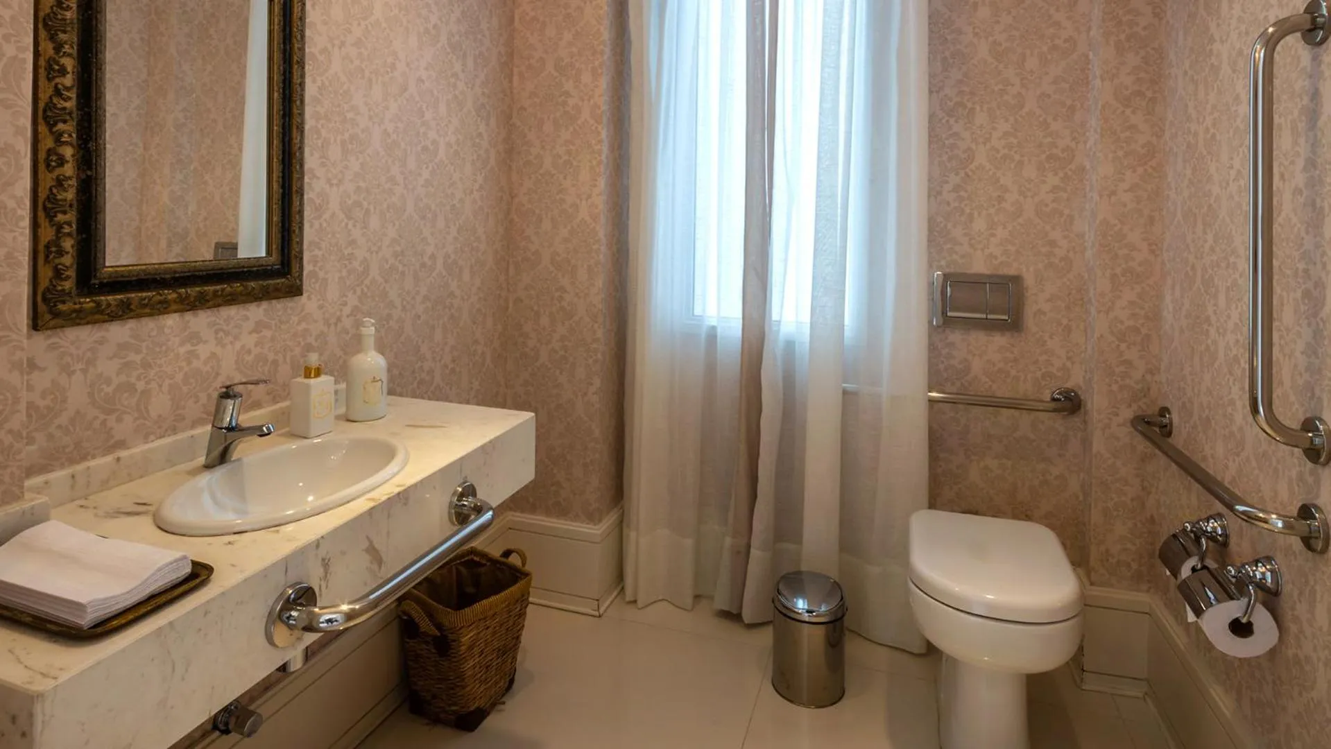 Shower in Castelo Saint Andrews