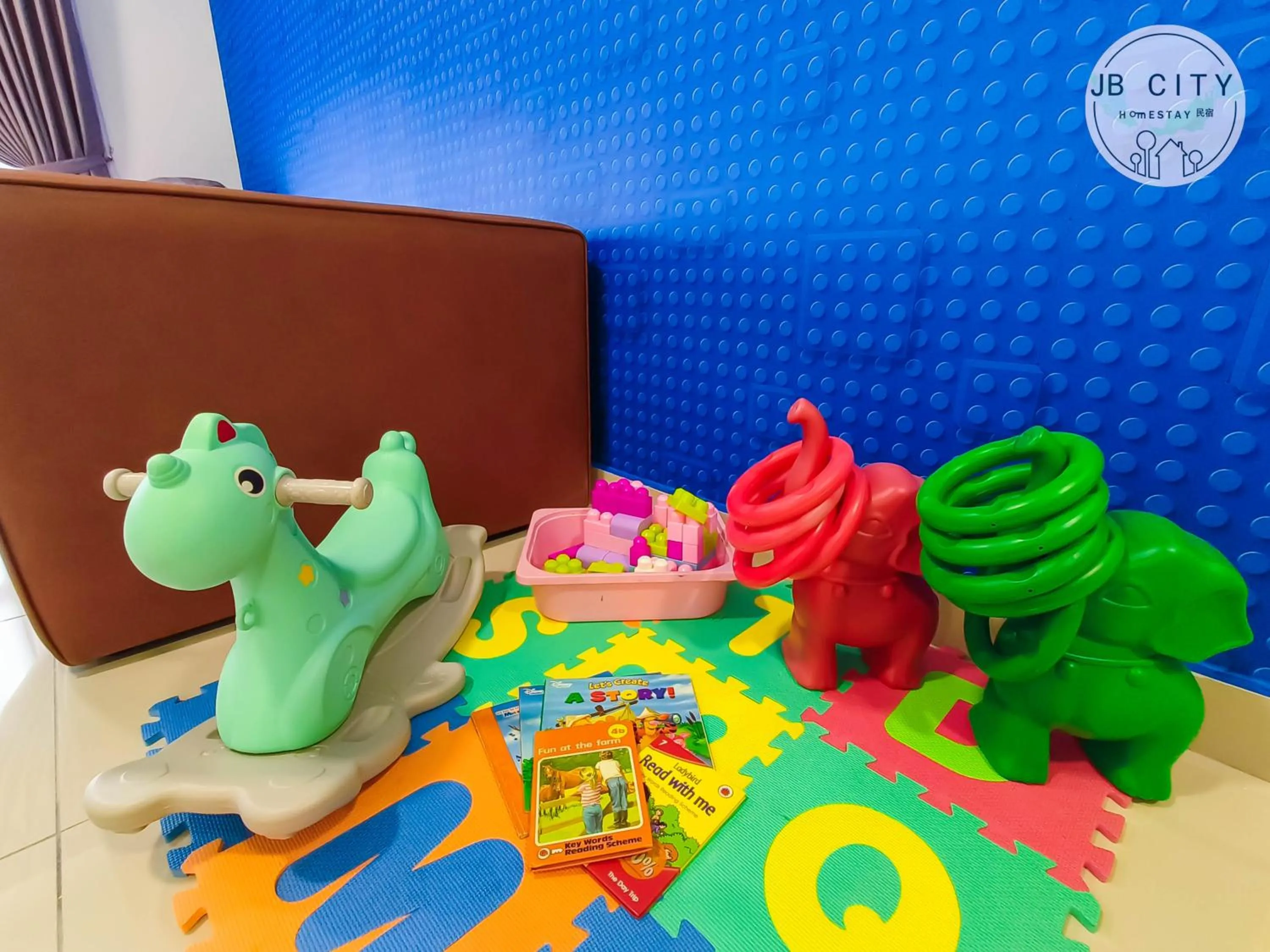 Children play ground in Pangsapuri Meridian by RR JBcity