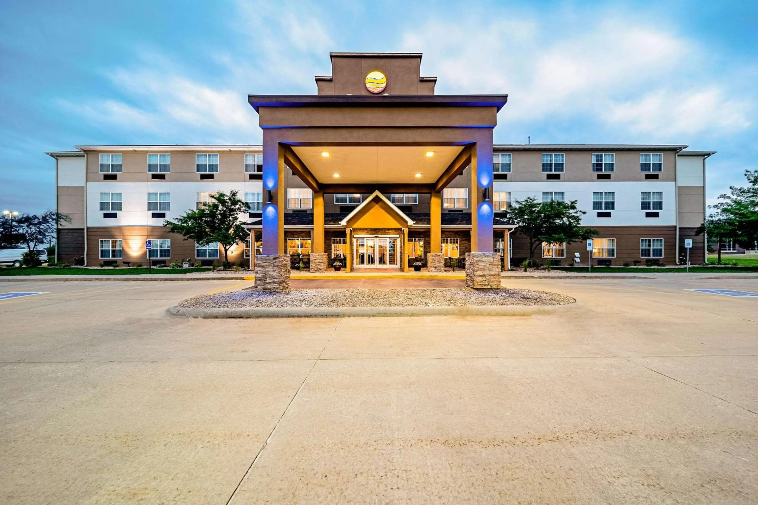 Property building in Comfort Inn & Suites Independence