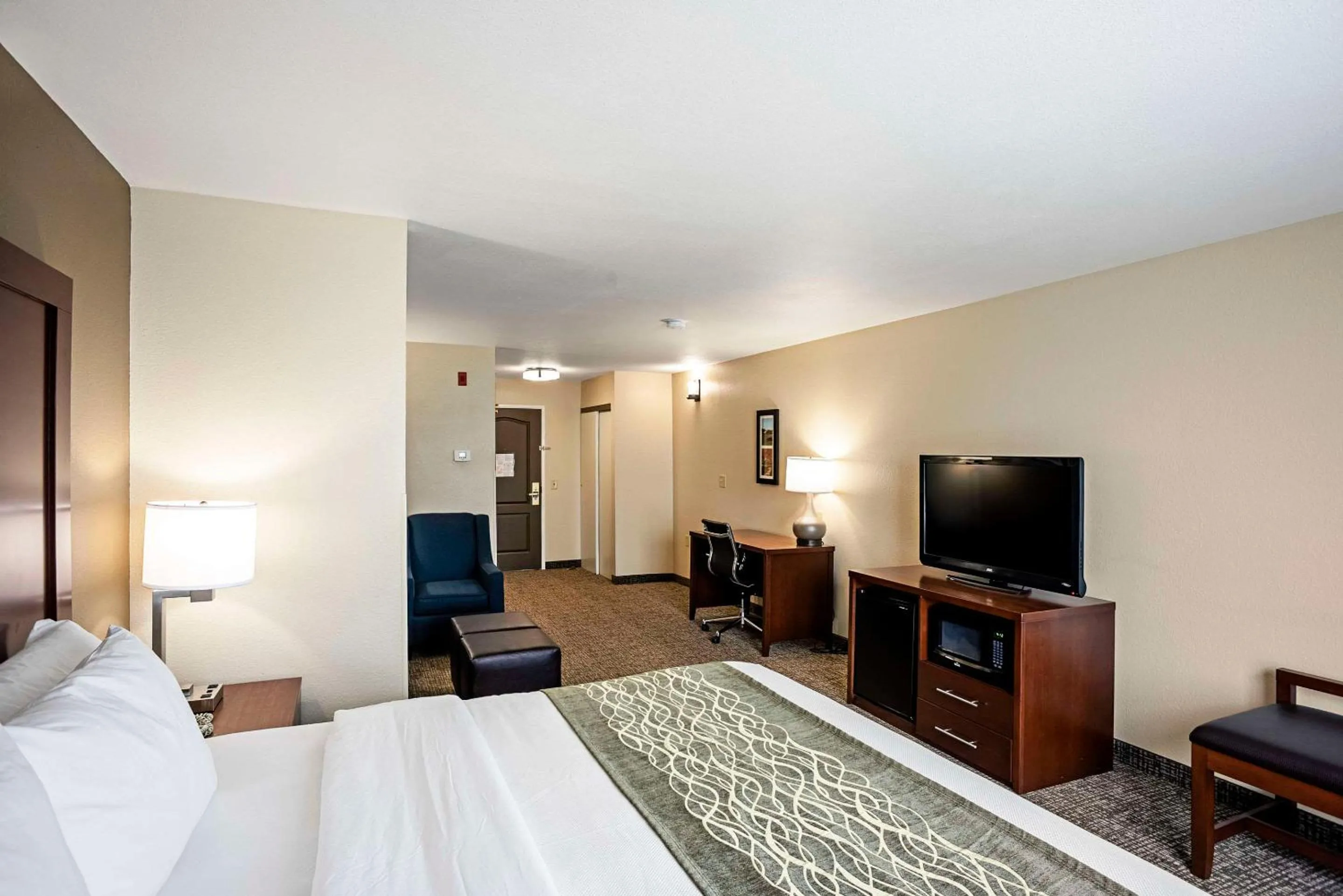 Bedroom, Bed in Comfort Inn & Suites Independence
