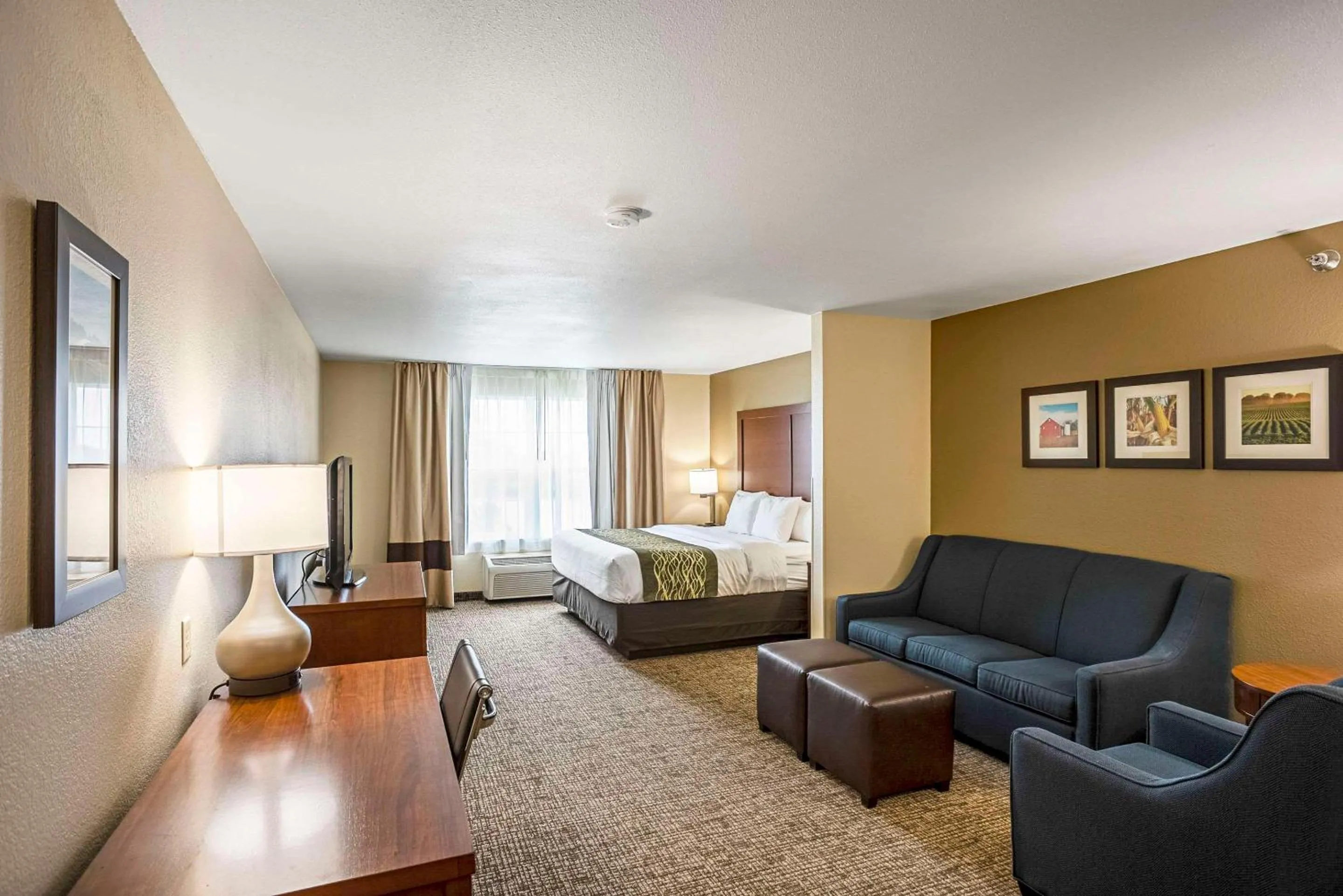 Bedroom, Bed in Comfort Inn & Suites Independence