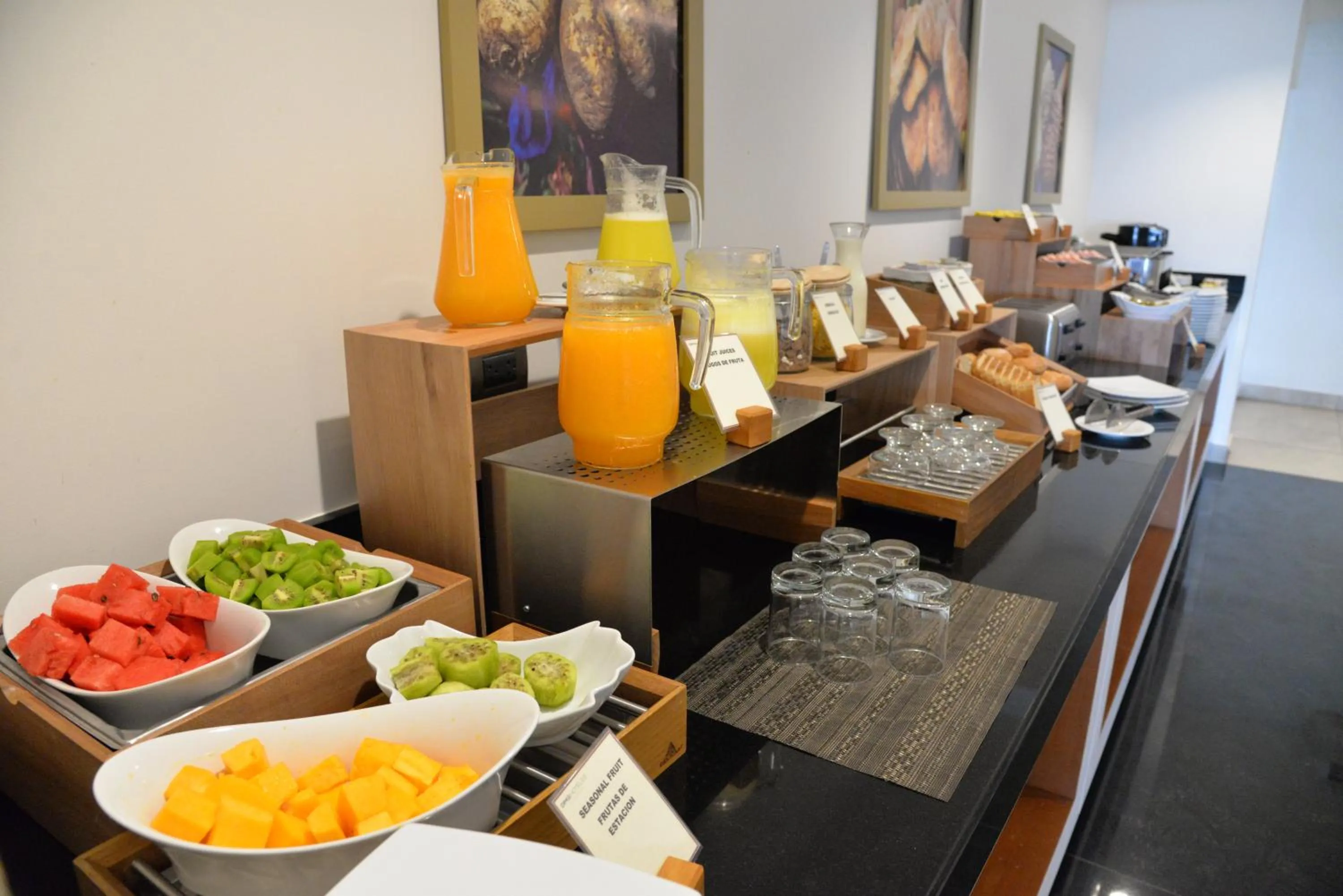 Buffet breakfast in DM Hoteles Moquegua