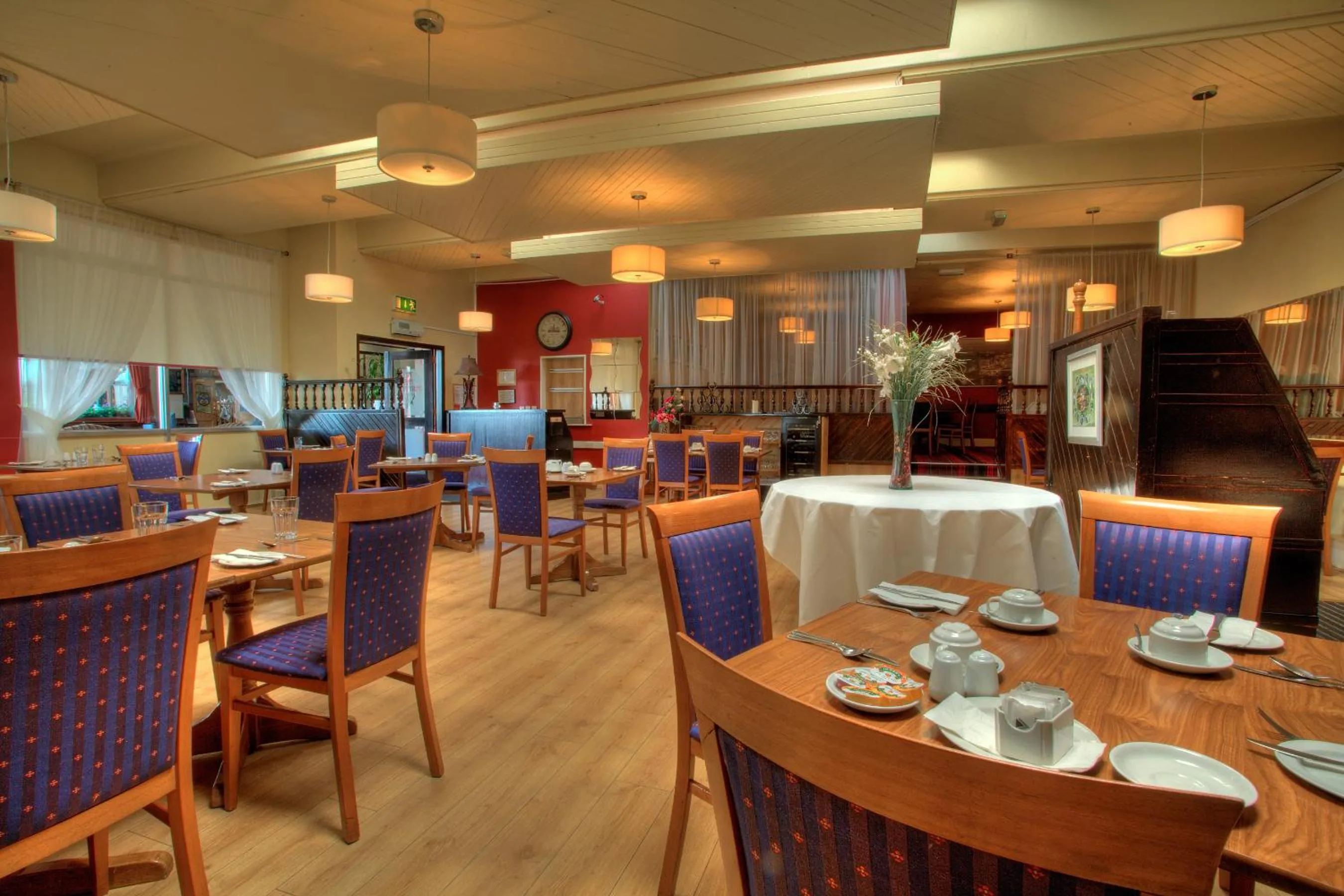 Restaurant/places to eat in West County Hotel