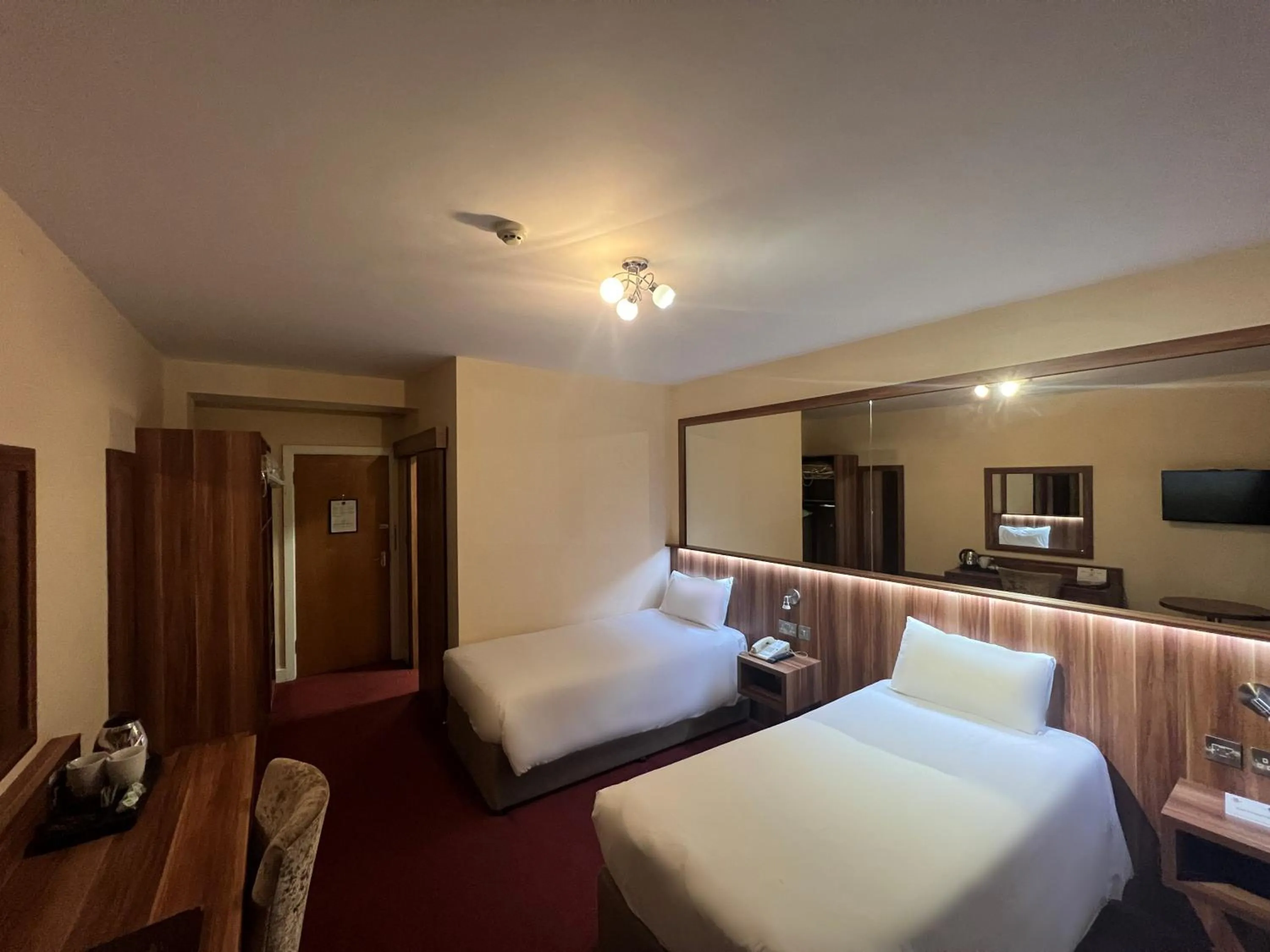 Bedroom, Bed in West County Hotel