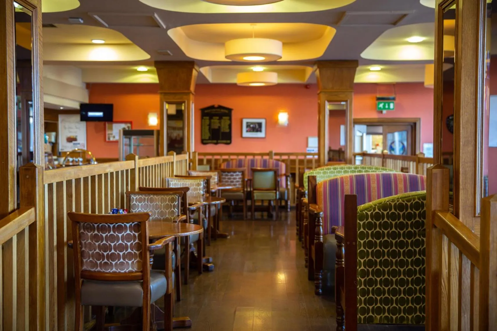 Lounge or bar in West County Hotel