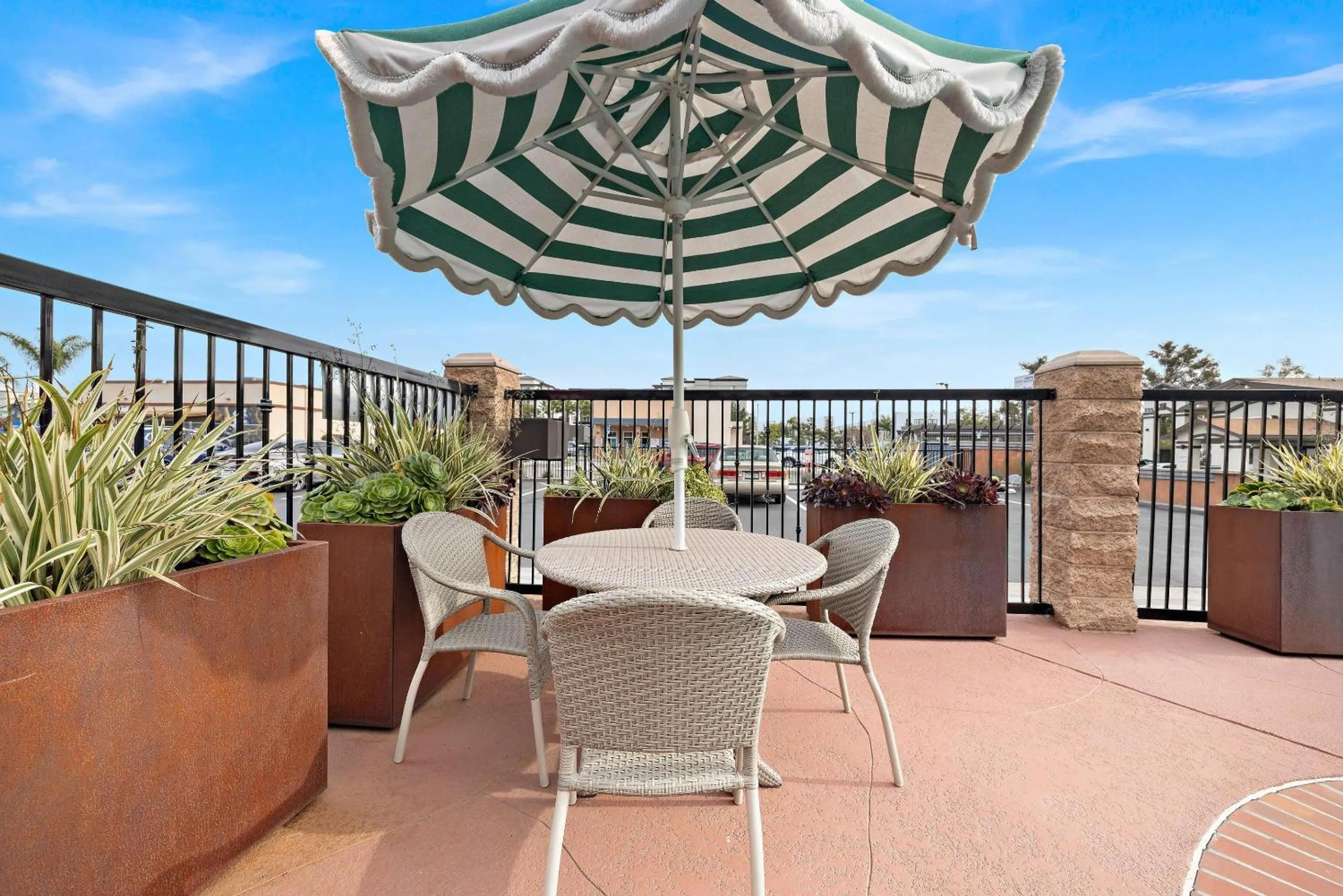 Swimming pool in Econo Lodge Inn & Suites Escondido Downtown