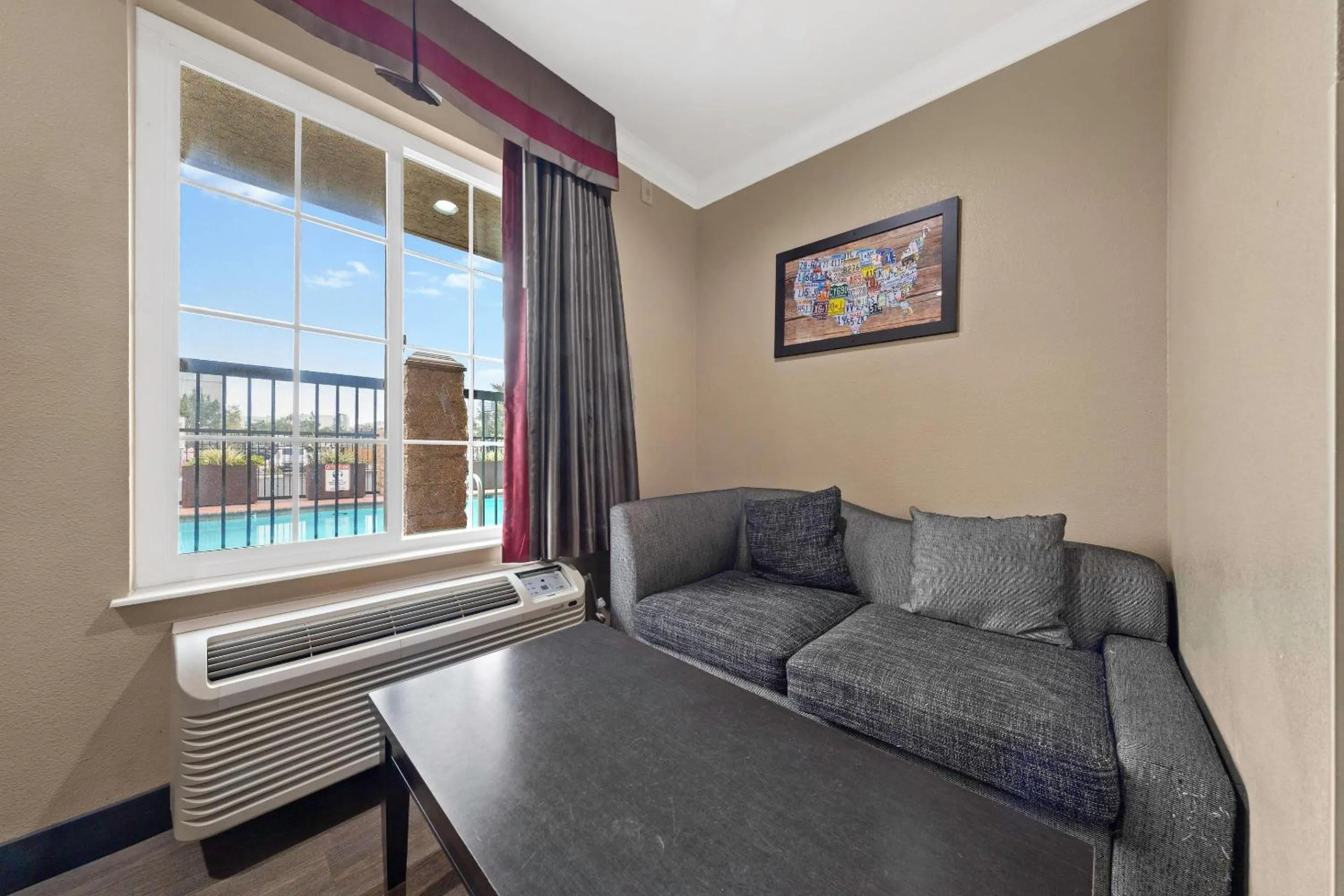 Bedroom in Econo Lodge Inn & Suites Escondido Downtown