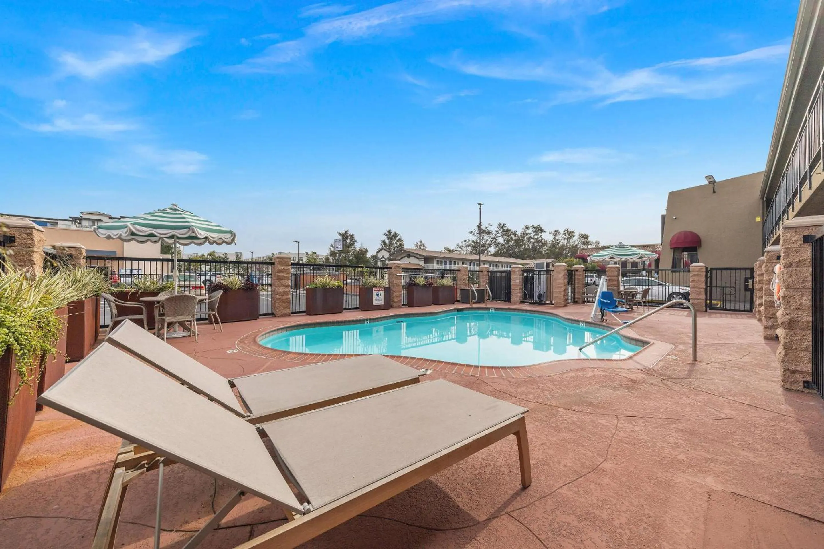 Swimming pool in Econo Lodge Inn & Suites Escondido Downtown