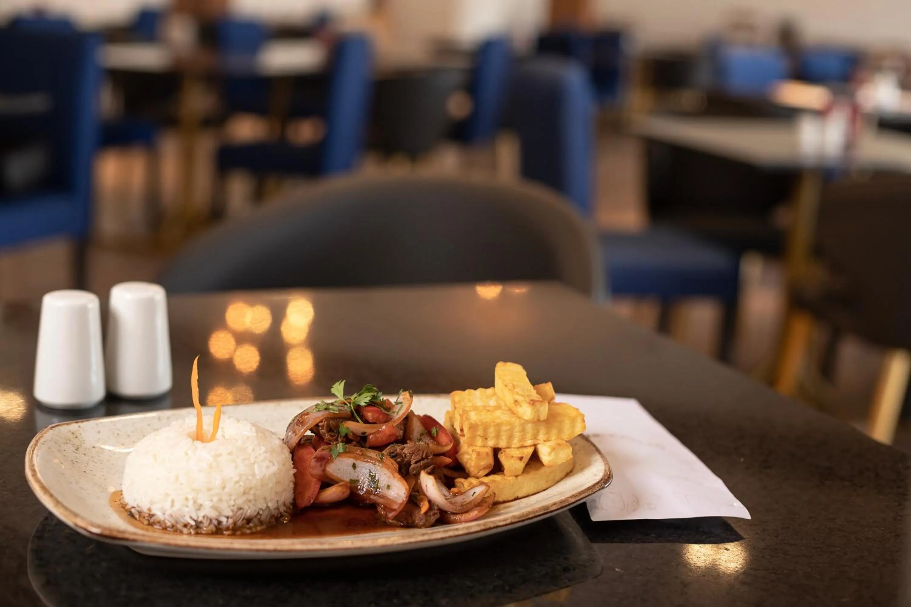 Restaurant/places to eat in DM Hoteles Tacna