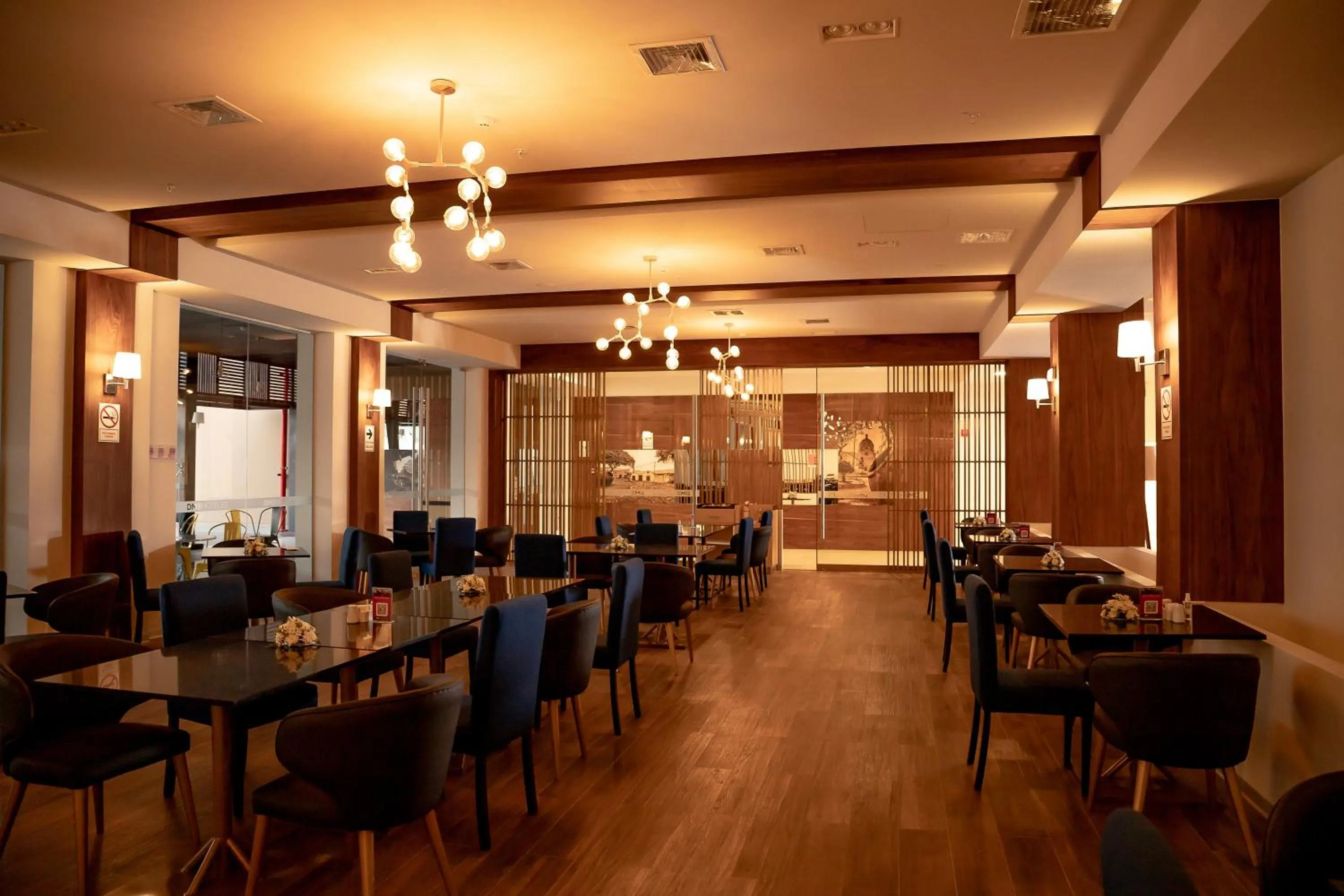 Restaurant/places to eat in DM Hoteles Tacna