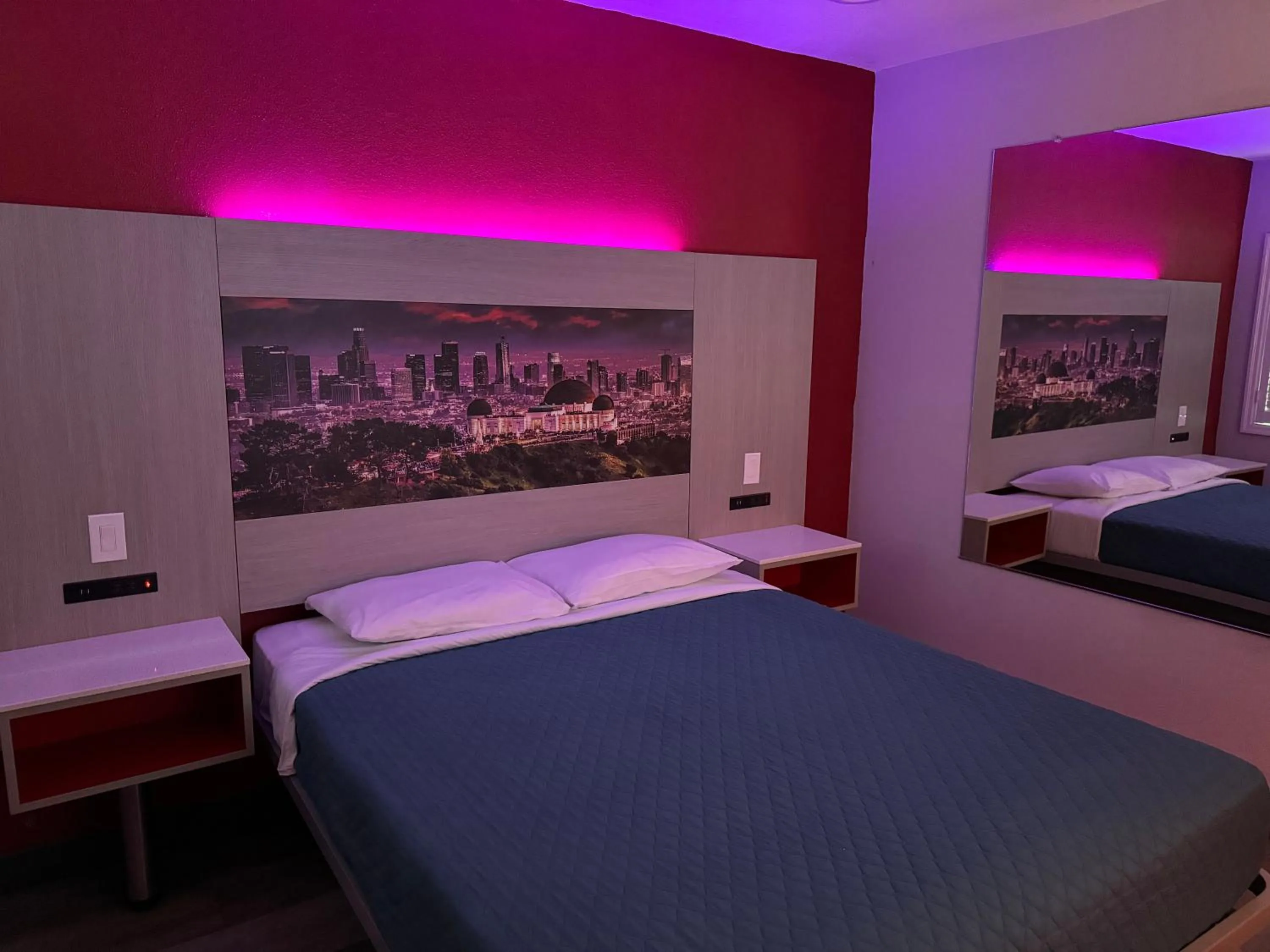 Bed in Lincoln Motel - Los Angeles, Hollywood Area