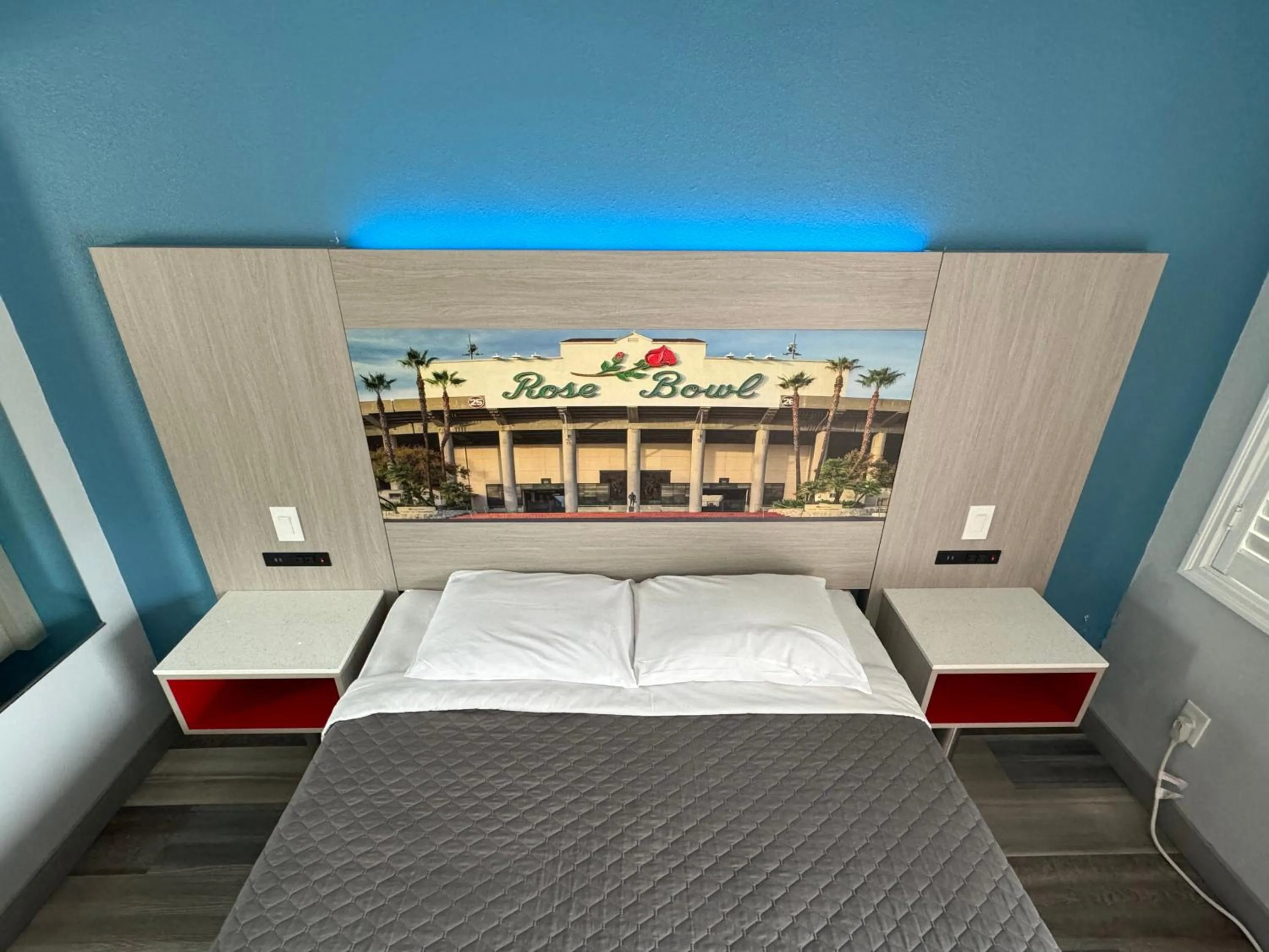 Bed in Lincoln Motel - Los Angeles, Hollywood Area