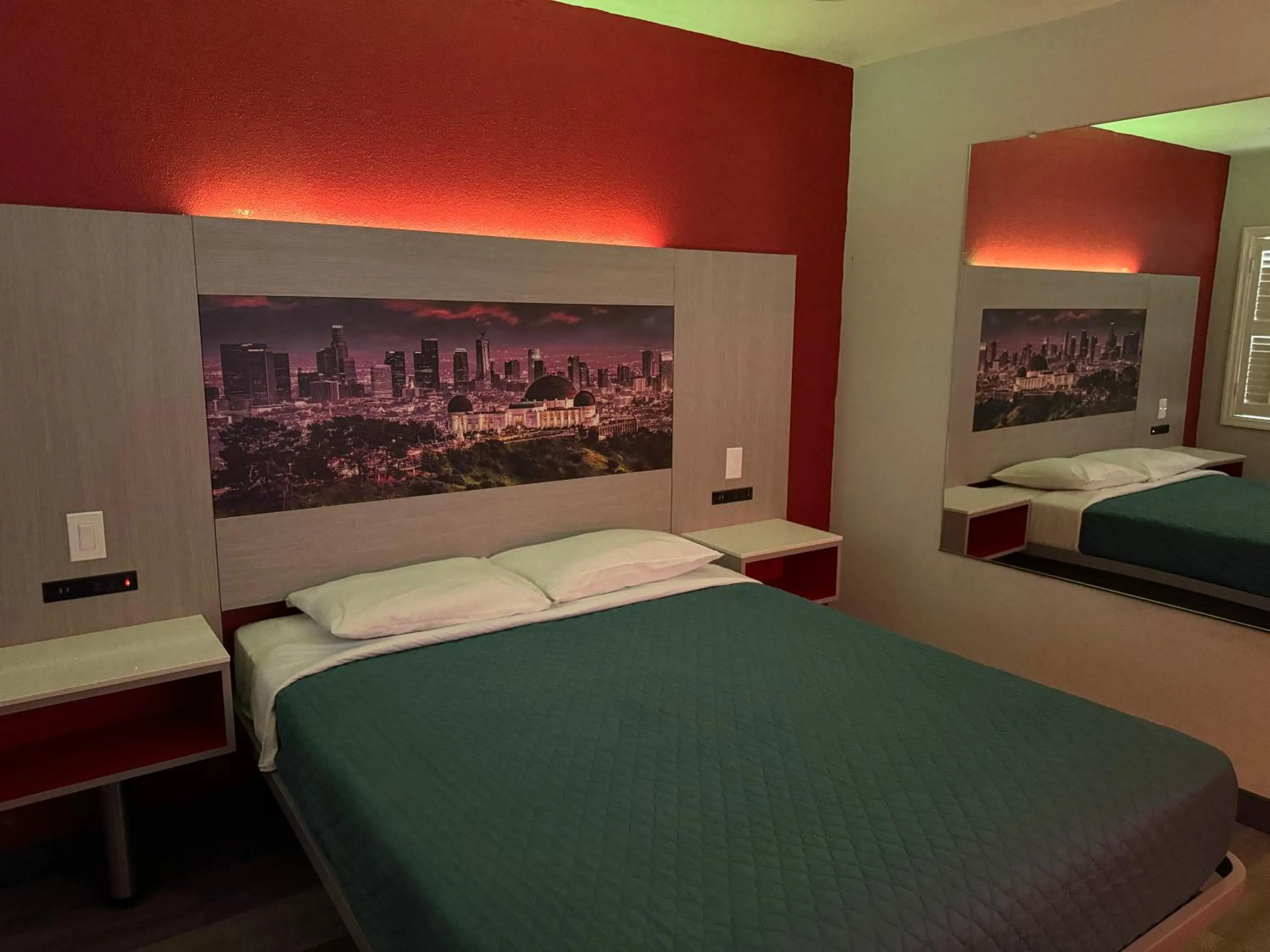 Bed in Lincoln Motel - Los Angeles, Hollywood Area