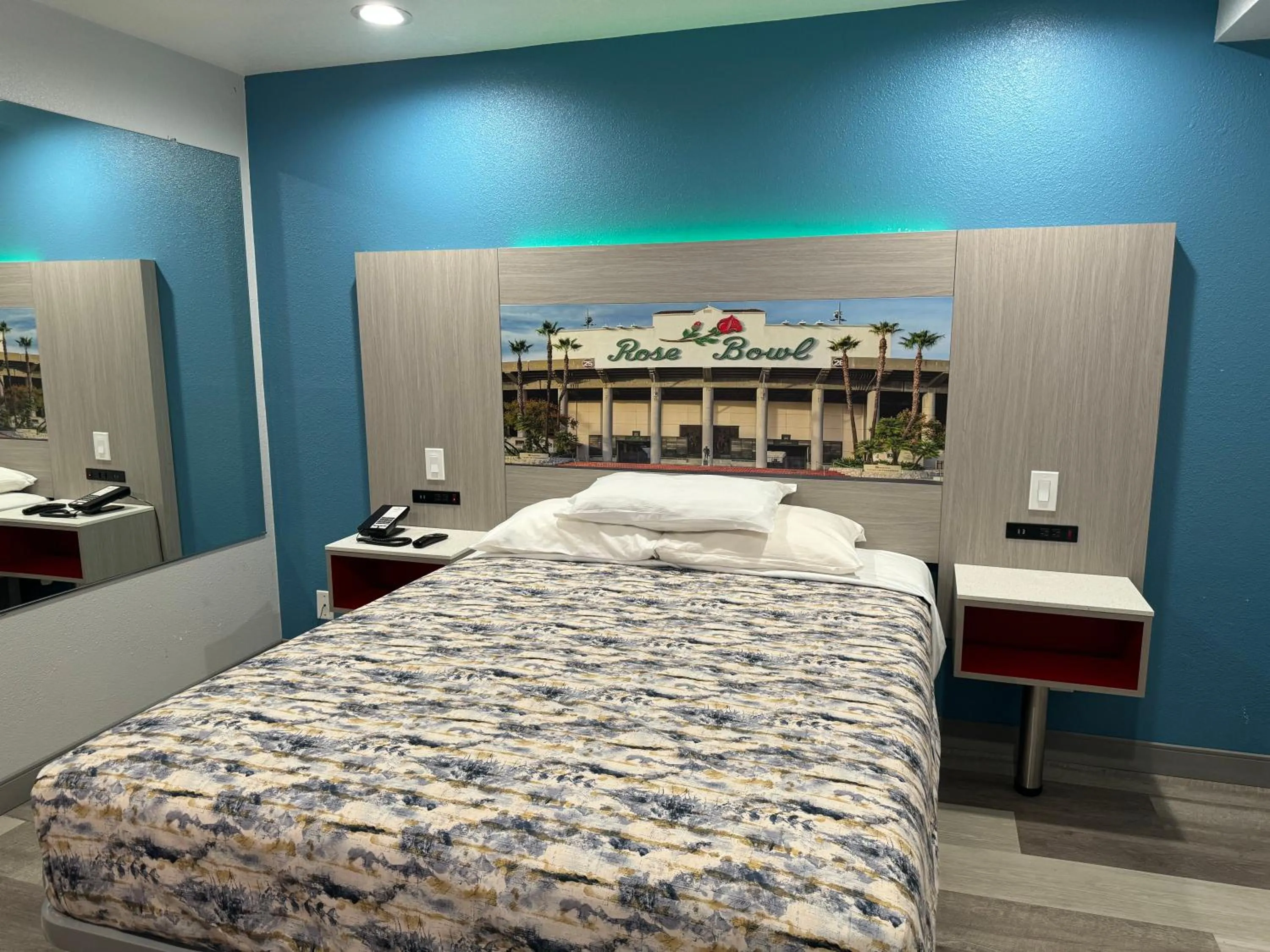 Bed in Lincoln Motel - Los Angeles, Hollywood Area