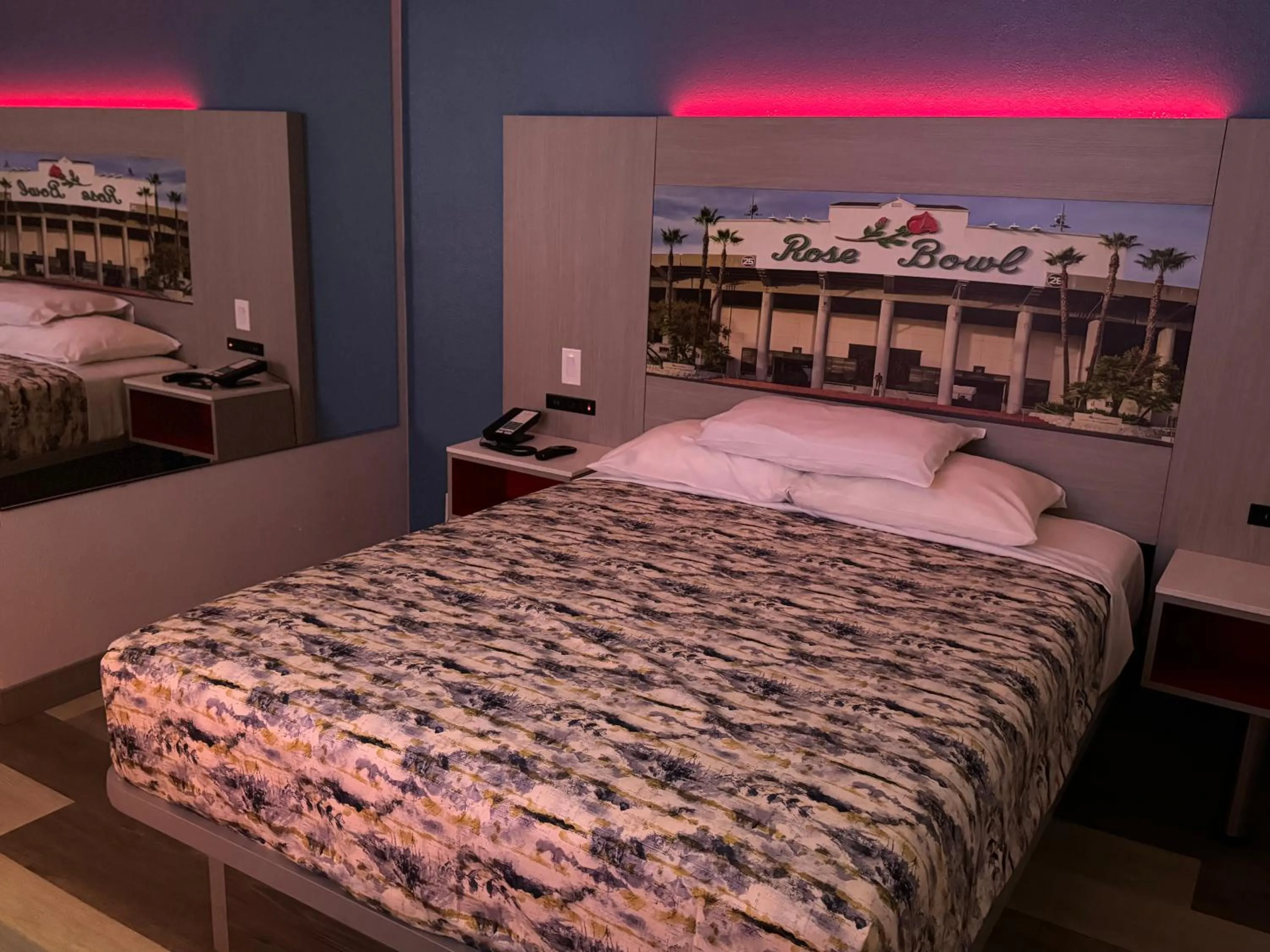 Bed in Lincoln Motel - Los Angeles, Hollywood Area