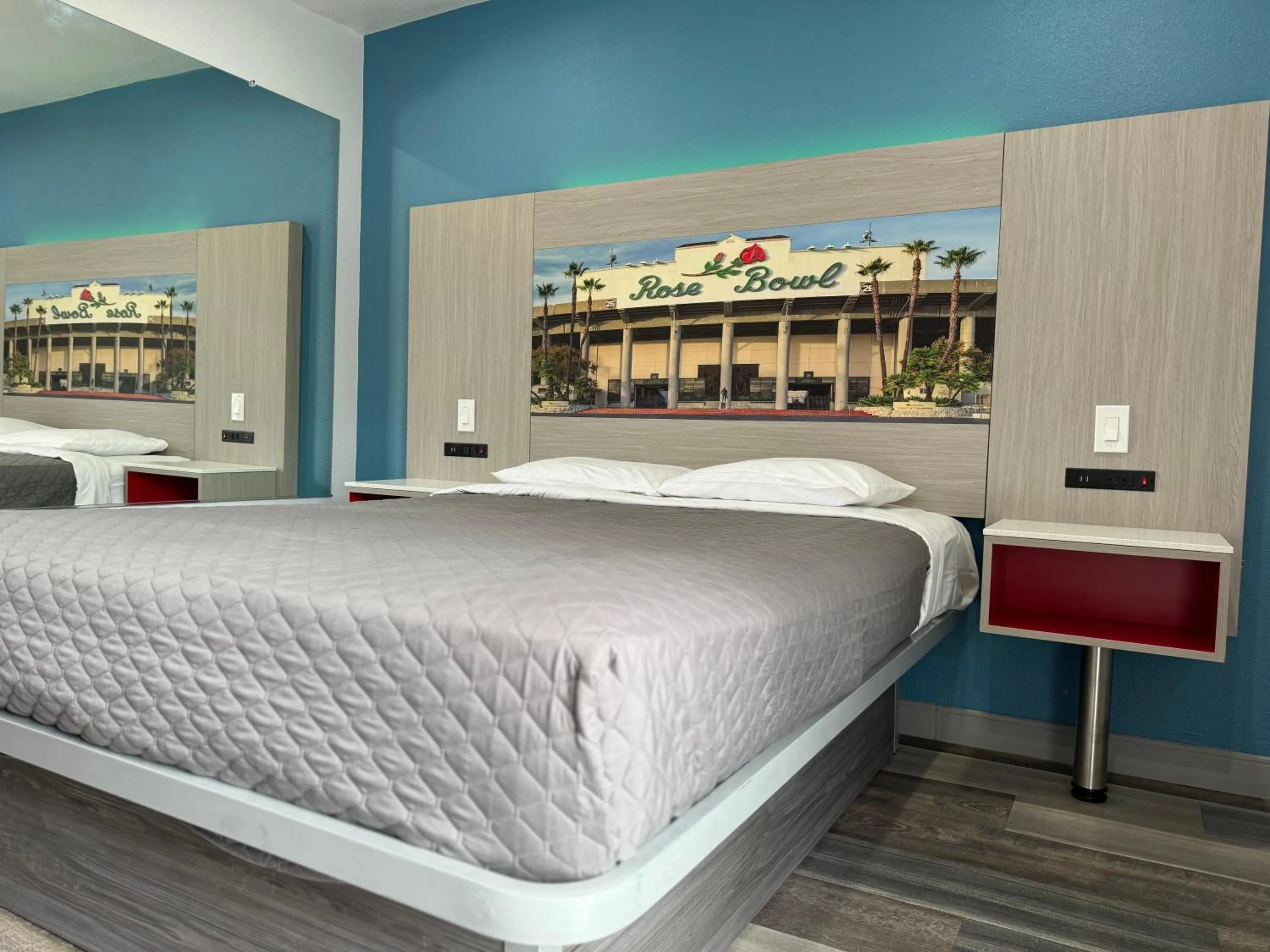 Bed in Lincoln Motel - Los Angeles, Hollywood Area