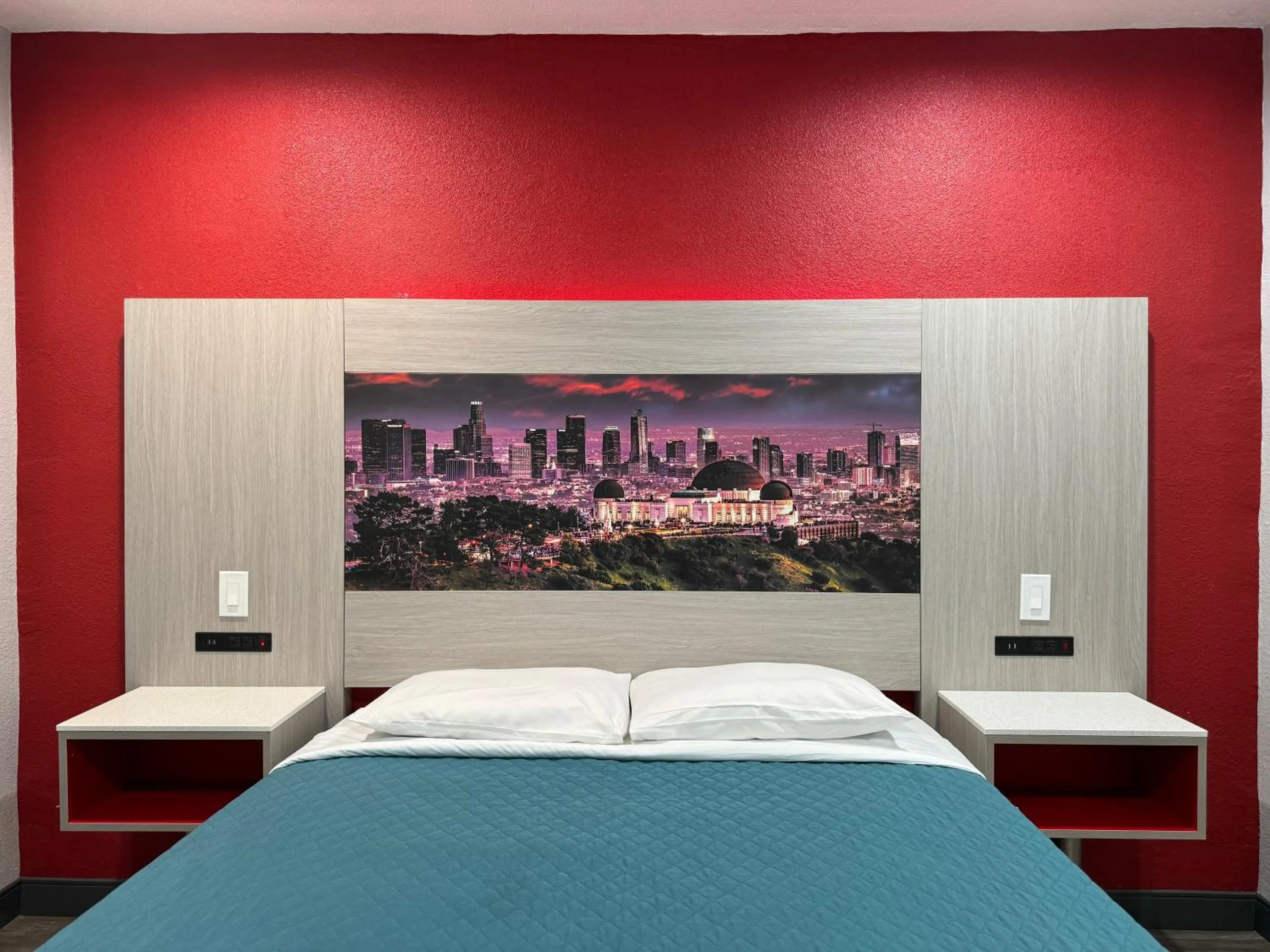 Bed in Lincoln Motel - Los Angeles, Hollywood Area