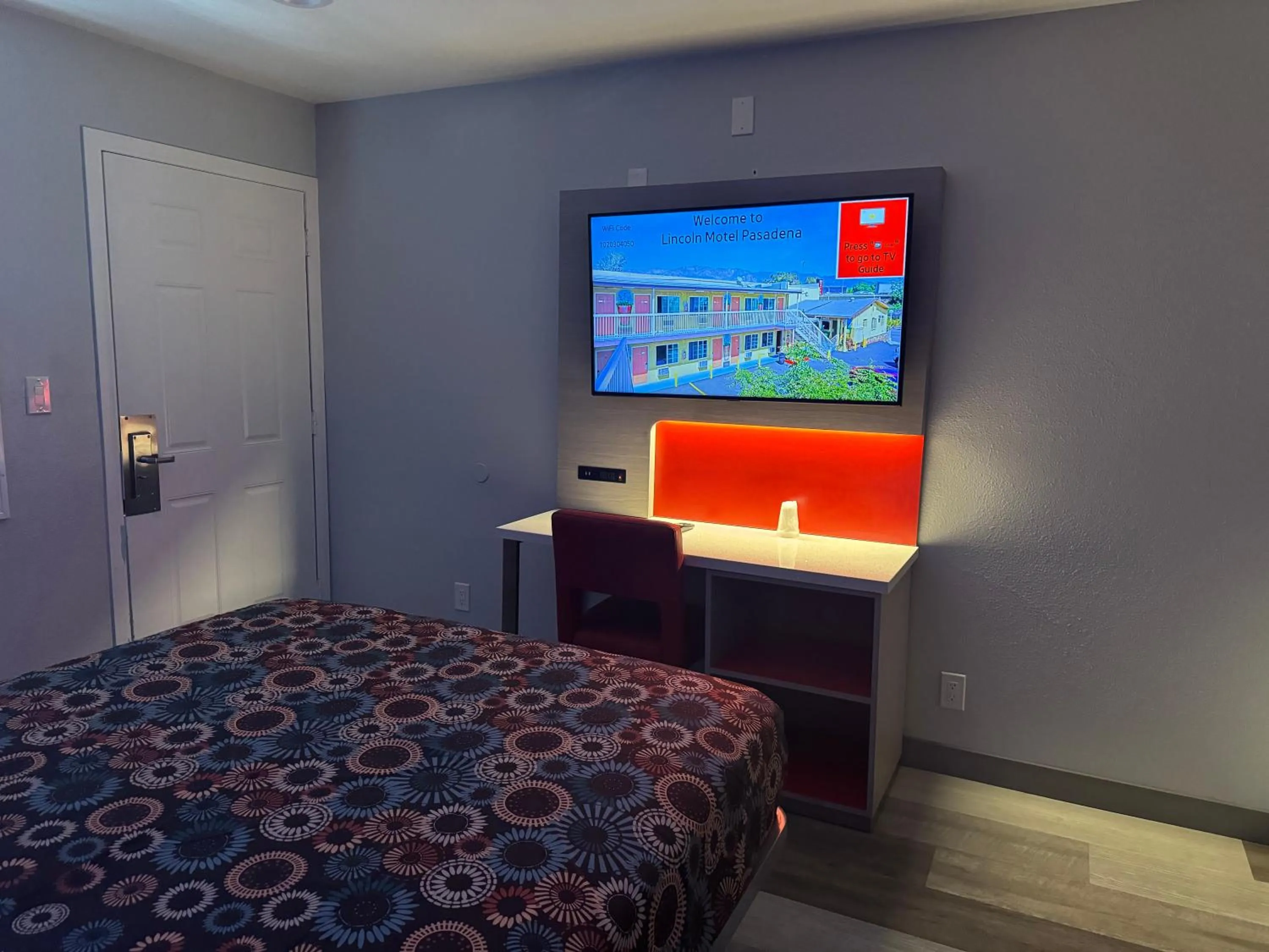 Bed in Lincoln Motel - Los Angeles, Hollywood Area